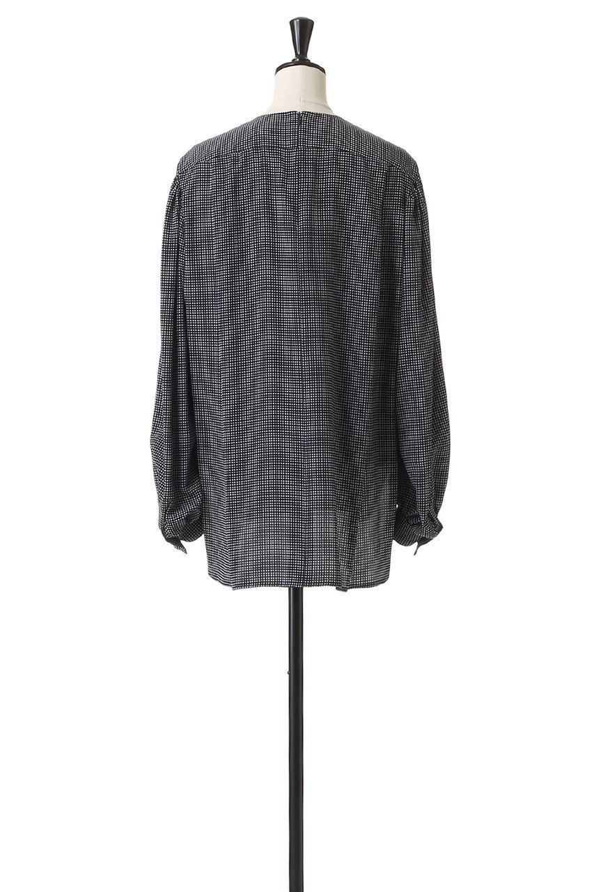 【ブラミンク/BLAMINK】のパターンクルーネックブラウス 人気、トレンドファッション・服の通販 founy(ファニー) 　ファッション　Fashion　レディースファッション　Fashion for Women　トップス・カットソー　Cut & Sew Tops　シャツ・ブラウス・オフィスカジュアル　Elegant Blouses & Button-Ups　ギャザー　Gathered, Ruffled　クラシカル　Classical, Vintage-Inspired　シルク　Silk, 100% Silk　シンプル　Simple, Minimal　スリーブ　Sleeve, Long Sleeve / Short Sleeve　プリント　Print, Printed Pattern　ボックス　Boxy, Box Shape　ボトム　Bottoms, Lower Wear　ロング　Long, Long-Length　エレガント 上品　Elegant　新作・新入荷　New Arrivals / New In　other-4|ID: prp329100004719417 ipo3291000000034103226