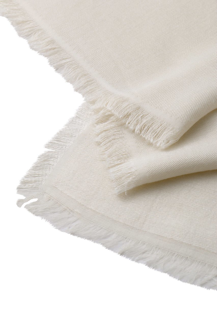 【マックスマーラ/Max Mara】の【Weekend Max Mara】LATINO ストール/スクエアスカーフ 人気、トレンドファッション・服の通販 founy(ファニー) 　ファッション　Fashion　レディースファッション　Fashion for Women　ストール　Soft & Warm Scarves　マフラー・スヌード / 冬小物の定番　Scarves & Mufflers　なめらか　Smooth, Silky Texture　シンプル　Simple, Minimal　スカーフ　Scarf, Neckwear　スクエア　Square, Square Shape　ストール　Stole, Wrap　フォルム　Silhouette, Form　フリンジ　Fringe, Tassel　マフラー　Scarf, Muffler　ロング　Long, Long-Length　防寒　Cold Protection, Winter-Ready　other-4|ID: prp329100004719422 ipo3291000000035924768