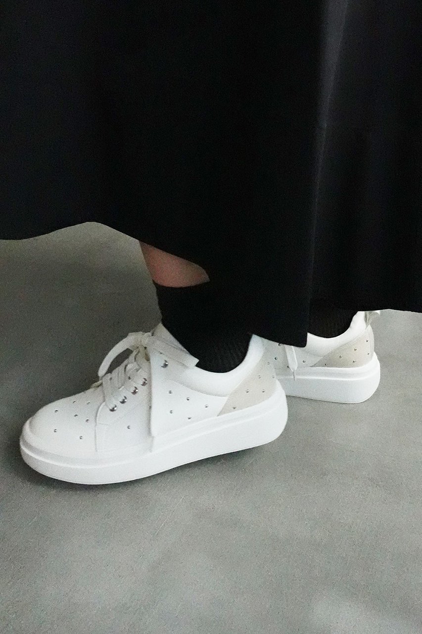 【ダニエラ アンド ジェマ/Daniella & GEMMA】の【レイン対応】スタッズスニーカー 人気、トレンドファッション・服の通販 founy(ファニー) 　ファッション　Fashion　レディースファッション　Fashion for Women　シルバー　Silver, Metallic Silver　スタッズ　Studs, Metal Accents　スニーカー　Sneakers, Trainers　バランス　Balance, Style Balance　レイン　Rain, Rainproof　新作・新入荷　New Arrivals / New In　A/W・秋冬　Autumn/Winter　軽量　Lightweight, Ultra Light　other-7|ID: prp329100004719433 ipo3291000000034103362