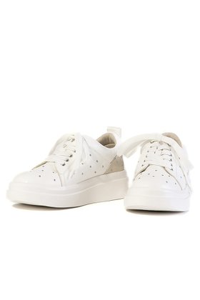 【ダニエラ アンド ジェマ/Daniella & GEMMA】 【レイン対応】スタッズスニーカー人気、トレンドファッション・服の通販 founy(ファニー) ファッション Fashion レディースファッション Fashion for Women シルバー Silver, Metallic Silver スタッズ Studs, Metal Accents スニーカー Sneakers, Trainers バランス Balance, Style Balance レイン Rain, Rainproof 再入荷 Restock / Back in Stock A/W・秋冬 Autumn/Winter 軽量 Lightweight, Ultra Light |ID:prp329100004719433