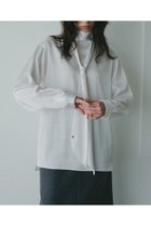 【ハー/HER.】の【10/9 0:00販売開始】ヴィンテージサテンリボンブラウス 人気、トレンドファッション・服の通販 founy(ファニー) ファッション Fashion レディースファッション Fashion for Women トップス・カットソー Cut & Sew Tops シャツ・ブラウス・オフィスカジュアル Elegant Blouses & Button-Ups おすすめ Recommended / Our Picks サテン Satin, Glossy Fabric スリーブ Sleeve, Long Sleeve / Short Sleeve トレンド Trend, Trending Now ハイネック High Neck, Mock Neck リボン Ribbon, Bow リラックス Relax, Relaxed Fit ロング Long, Long-Length 新作・新入荷 New Arrivals / New In thumbnail ホワイト|ID: prp329100004721422 ipo3291000000034121533