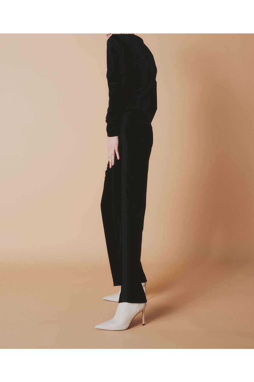 【ルームエイト/Room no.8】の【Room no.8 BLACK】サテン ベロアサイドライン パンツ 人気、トレンドファッション・服の通販 founy(ファニー) 　ファッション　Fashion　レディースファッション　Fashion for Women　パンツ　Pants & Trousers　なめらか　Smooth, Silky Texture　サテン　Satin, Glossy Fabric　シンプル　Simple, Minimal　フェミニン　Feminine, Girly　ベロア　Velour, Soft Velvet　エレガント 上品　Elegant　新作・新入荷　New Arrivals / New In　other-7|ID: prp329100004727461 ipo3291000000034153443