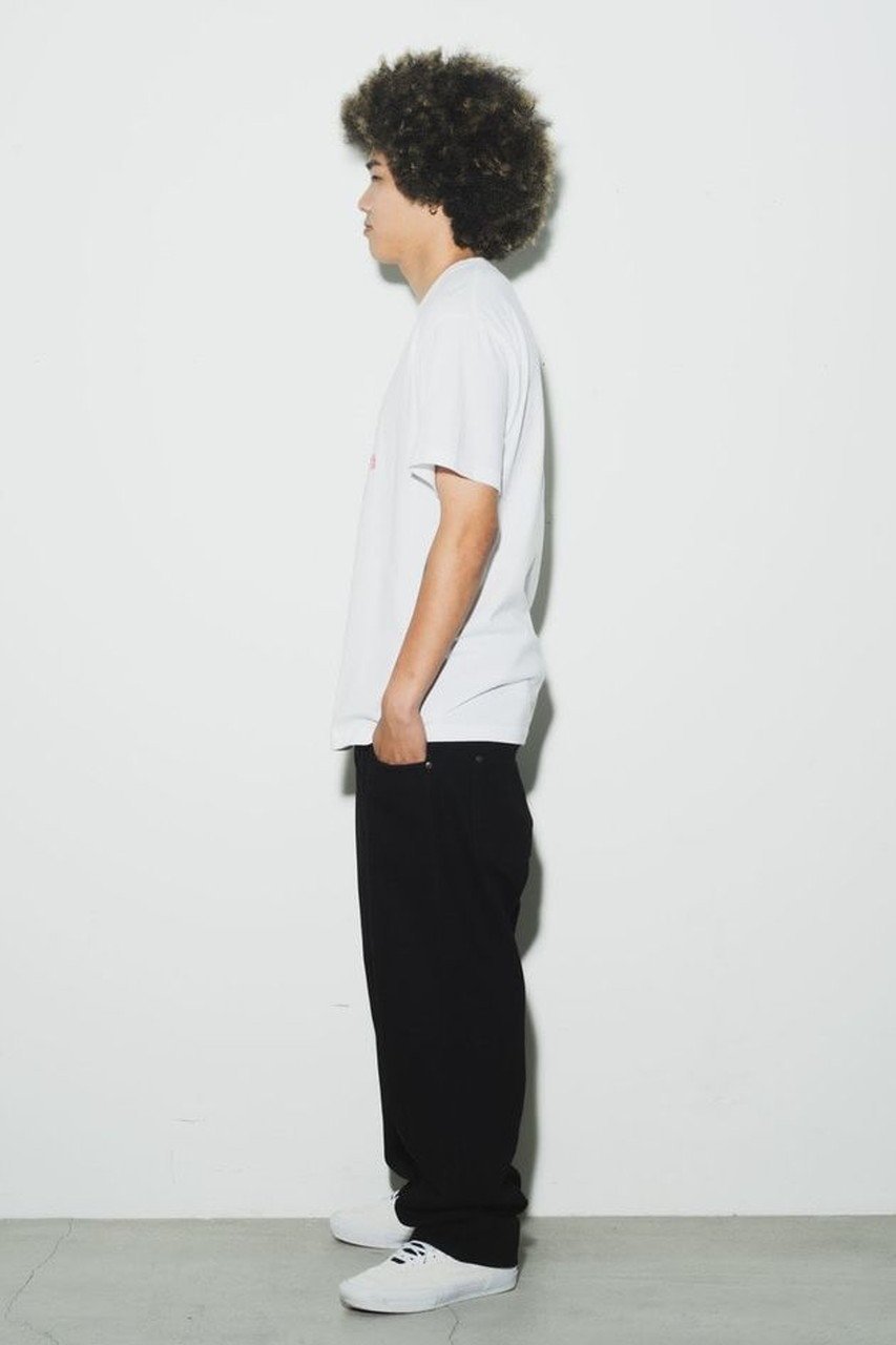 【アンダーアール/UNDER R】の【10/11 11:00販売開始】【JOE ROBERTS】【UNDER R別注】グラフィックティー(ホワイト) 人気、トレンドファッション・服の通販 founy(ファニー) 　ファッション　Fashion　レディースファッション　Fashion for Women　トップス・カットソー　Cut & Sew Tops　シャツ・ブラウス・オフィスカジュアル　Elegant Blouses & Button-Ups　ロングTシャツ・Tシャツ　Longline T-Shirts & Tees　カットソー・ベーシックTシャツ　Cut-and-Sewn Tops / Stretch Tees & Basics　ユニセックス　Unisex, Genderless　グラフィック　Graphic, Graphic Design　ショート　Short, Short Length　スペシャル　Special, Limited Edition　スリーブ　Sleeve, Long Sleeve / Short Sleeve　フィット　Fit, Slim Fit　フロント　Front, Front Design　プリント　Print, Printed Pattern　人気　Popular, Best Seller　別注　Limited Edition, Custom Order　新作・新入荷　New Arrivals / New In　other-6|ID: prp329100004727473 ipo3291000000034153540