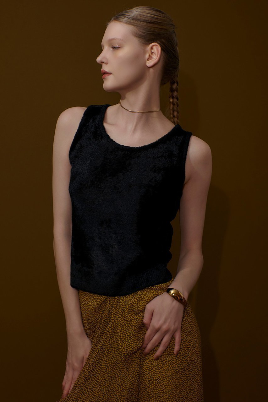 【アルアバイル/allureville】のベロアタンクプルオーバー 人気、トレンドファッション・服の通販 founy(ファニー) 　ファッション　Fashion　レディースファッション　Fashion for Women　トップス・カットソー　Cut & Sew Tops　ニット　Knit Tops & Sweaters　カジュアルプルオーバー・ニットトップス　Pullovers & Knit Tops / Casual Pullovers　ベロアトップス　Velour Tops / Velvet-Look Items　インナー　Innerwear　ジャケット　Jacket, Outerwear　タンク　Tank Top, Sleeveless Top　トレンド　Trend, Trending Now　ベロア　Velour, Soft Velvet　再入荷　Restock / Back in Stock　秋　Autumn　A/W・秋冬　Autumn/Winter　other-7|ID: prp329100004727508 ipo3291000000034347576