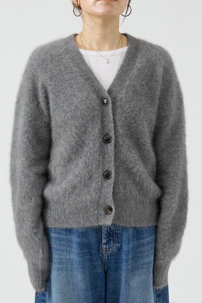 【デザイン ワークス/DESIGN WORKS】のフォックスカシミヤショートカーディガン インテリア・キッズ・メンズ・レディースファッション・服の通販 founy(ファニー) https://founy.com/ ファッション Fashion レディースファッション Fashion for Women トップス・カットソー Cut & Sew Tops ニット Knit Tops & Sweaters カーディガン・羽織り Layered Style Cardigans おすすめ Recommended / Our Picks カーディガン Cardigan, Knitwear コンパクト Compact, Small Size ショート Short, Short Length バランス Balance, Style Balance フォックス Fox, Fox Fur 新作・新入荷 New Arrivals / New In |ID: prp329100004727563 ipo3291000000034154357