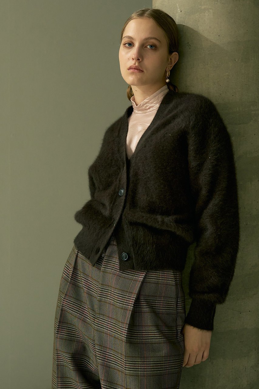【デザイン ワークス/DESIGN WORKS】のフォックスカシミヤショートカーディガン インテリア・キッズ・メンズ・レディースファッション・服の通販 founy(ファニー) 　ファッション　Fashion　レディースファッション　Fashion for Women　トップス・カットソー　Cut & Sew Tops　ニット　Knit Tops & Sweaters　カーディガン・羽織り　Layered Style Cardigans　おすすめ　Recommended / Our Picks　カーディガン　Cardigan, Knitwear　コンパクト　Compact, Small Size　ショート　Short, Short Length　バランス　Balance, Style Balance　フォックス　Fox, Fox Fur　新作・新入荷　New Arrivals / New In　ブラウン|ID: prp329100004727563 ipo3291000000034154359