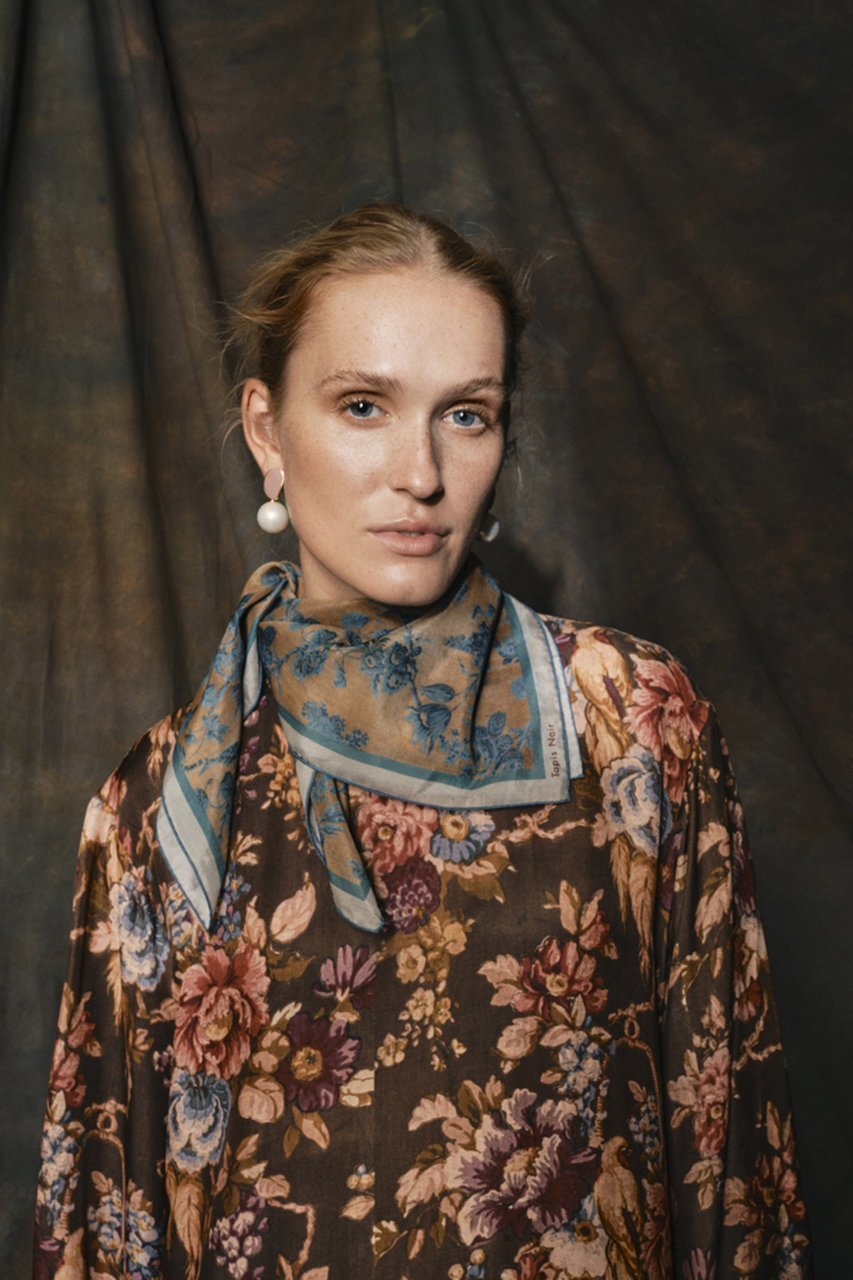 【タピス ノワール/Tapis Noir】のLight スカーフ 人気、トレンドファッション・服の通販 founy(ファニー) 　ファッション　Fashion　レディースファッション　Fashion for Women　ストール　Soft & Warm Scarves　マフラー・スヌード / 冬小物の定番　Scarves & Mufflers　コンパクト　Compact, Small Size　スカーフ　Scarf, Neckwear　スクエア　Square, Square Shape　ストール　Stole, Wrap　フランス　France, French　プリント　Print, Printed Pattern　ペイズリー　Paisley, Ethnic Pattern　マフラー　Scarf, Muffler　other-2|ID: prp329100004729785 ipo3291000000036234301