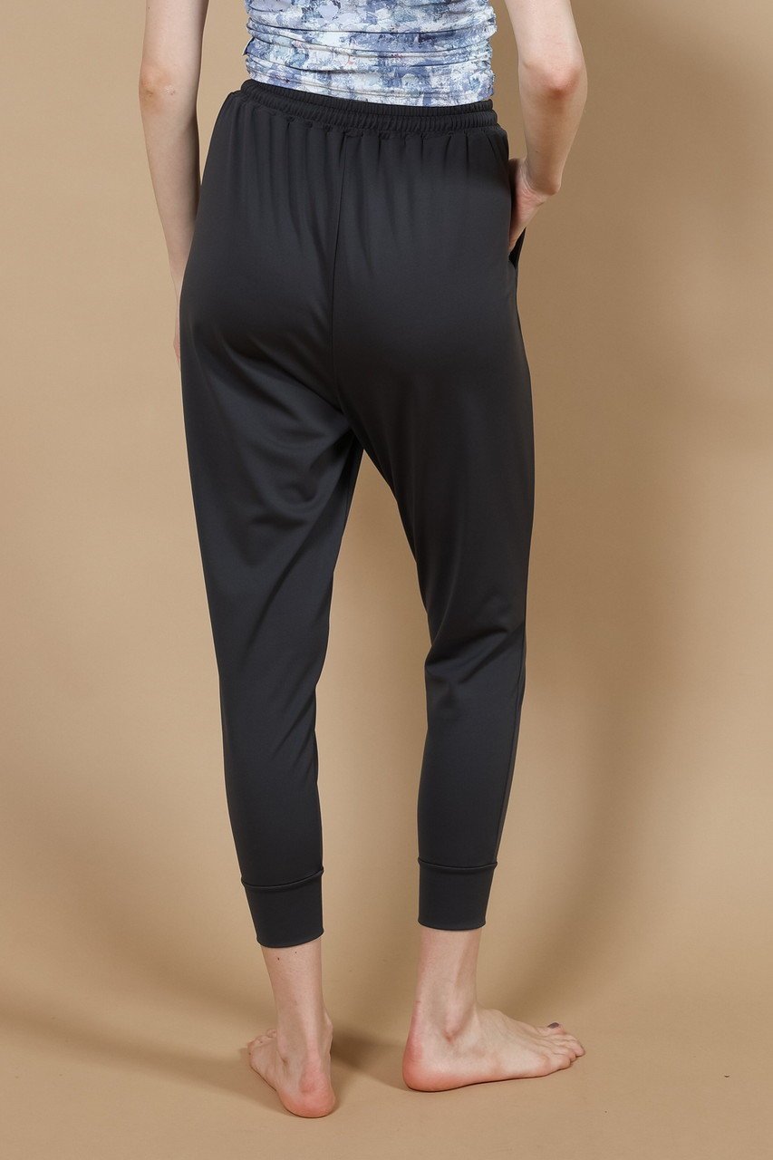 【ジュリエ/Julier】のジェントルスムースギャザーパンツ 人気、トレンドファッション・服の通販 founy(ファニー) 　ファッション　Fashion　レディースファッション　Fashion for Women　パンツ　Pants & Trousers　スポーツウェア　Functional & Stylish Sportswear　スポーツ パンツ　Workout Pants / Training Shorts / Joggers　スポーツ　Sports, Activewear　フォルム　Silhouette, Form　ヨガ　Yoga, Yoga Wear　リラックス　Relax, Relaxed Fit　レギンス　Leggings, Stretch Pants　ワーク　Workwear, Utility Style　エレガント 上品　Elegant　新作・新入荷　New Arrivals / New In　other-7|ID: prp329100004731552 ipo3291000000034175613