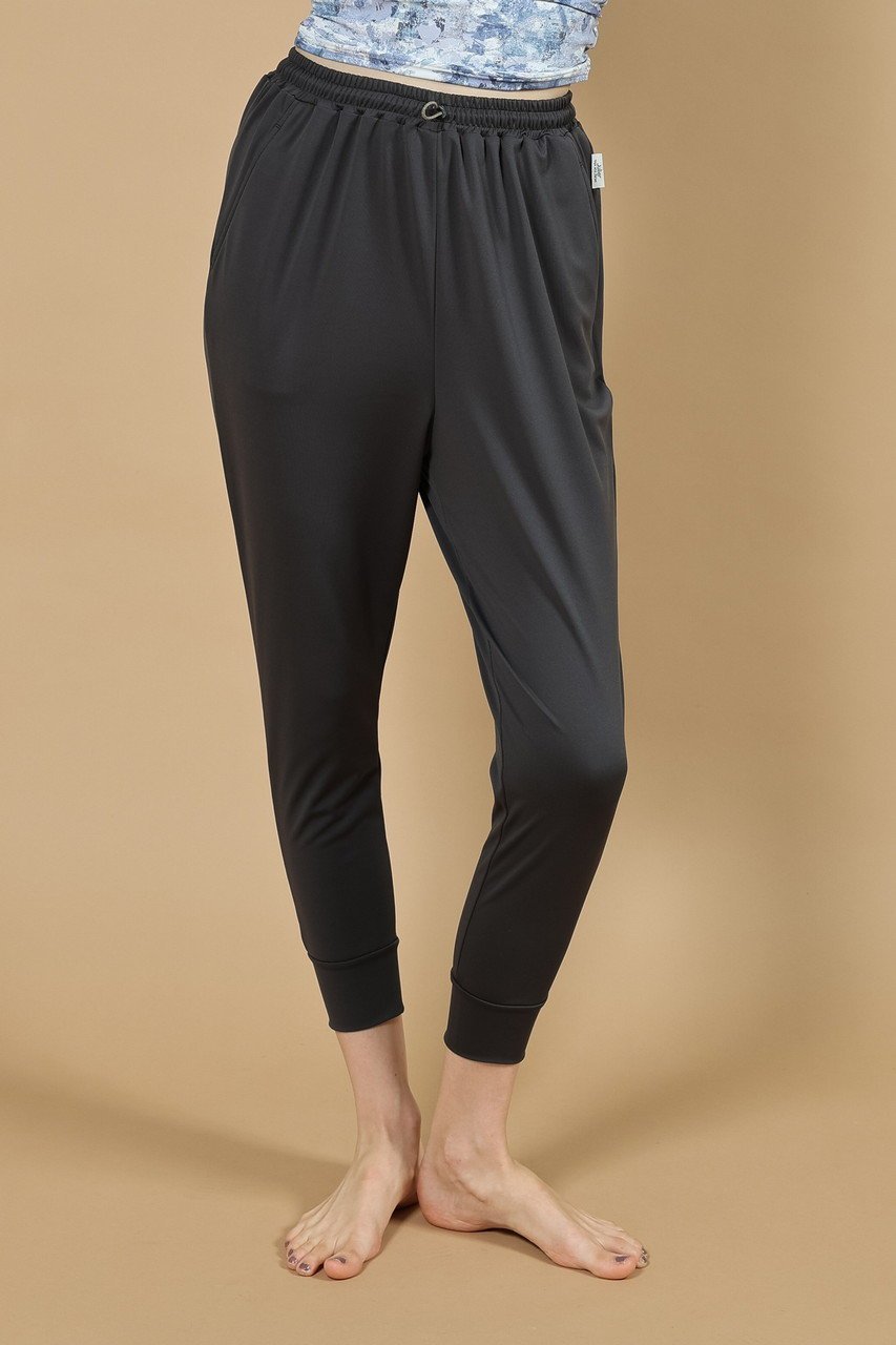 【ジュリエ/Julier】のジェントルスムースギャザーパンツ 人気、トレンドファッション・服の通販 founy(ファニー) 　ファッション　Fashion　レディースファッション　Fashion for Women　パンツ　Pants & Trousers　スポーツウェア　Functional & Stylish Sportswear　スポーツ パンツ　Workout Pants / Training Shorts / Joggers　スポーツ　Sports, Activewear　フォルム　Silhouette, Form　ヨガ　Yoga, Yoga Wear　リラックス　Relax, Relaxed Fit　レギンス　Leggings, Stretch Pants　ワーク　Workwear, Utility Style　エレガント 上品　Elegant　新作・新入荷　New Arrivals / New In　other-8|ID: prp329100004731552 ipo3291000000034175614