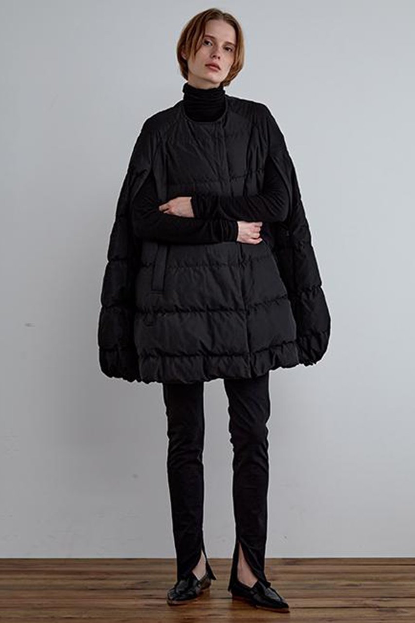 【ル フィル/LE PHIL】のパッフィーダウンケープ 人気、トレンドファッション・服の通販 founy(ファニー) 　ファッション　Fashion　レディースファッション　Fashion for Women　アウター　Coat / Outerwear Collection　レディースジャケット・軽アウター　Jackets　アクセサリー　Fashion Accessories　エレガント 上品　Elegant　クラシカル　Classical, Vintage-Inspired　ジャケット　Jacket, Outerwear　スポーティ　Sporty, Casual Athletic　ダウン　Down, Puffer　ドローコード　Drawcord, Drawstring Cord　フォルム　Silhouette, Form　新作・新入荷　New Arrivals / New In　other-5|ID: prp329100004731606 ipo3291000000034176165