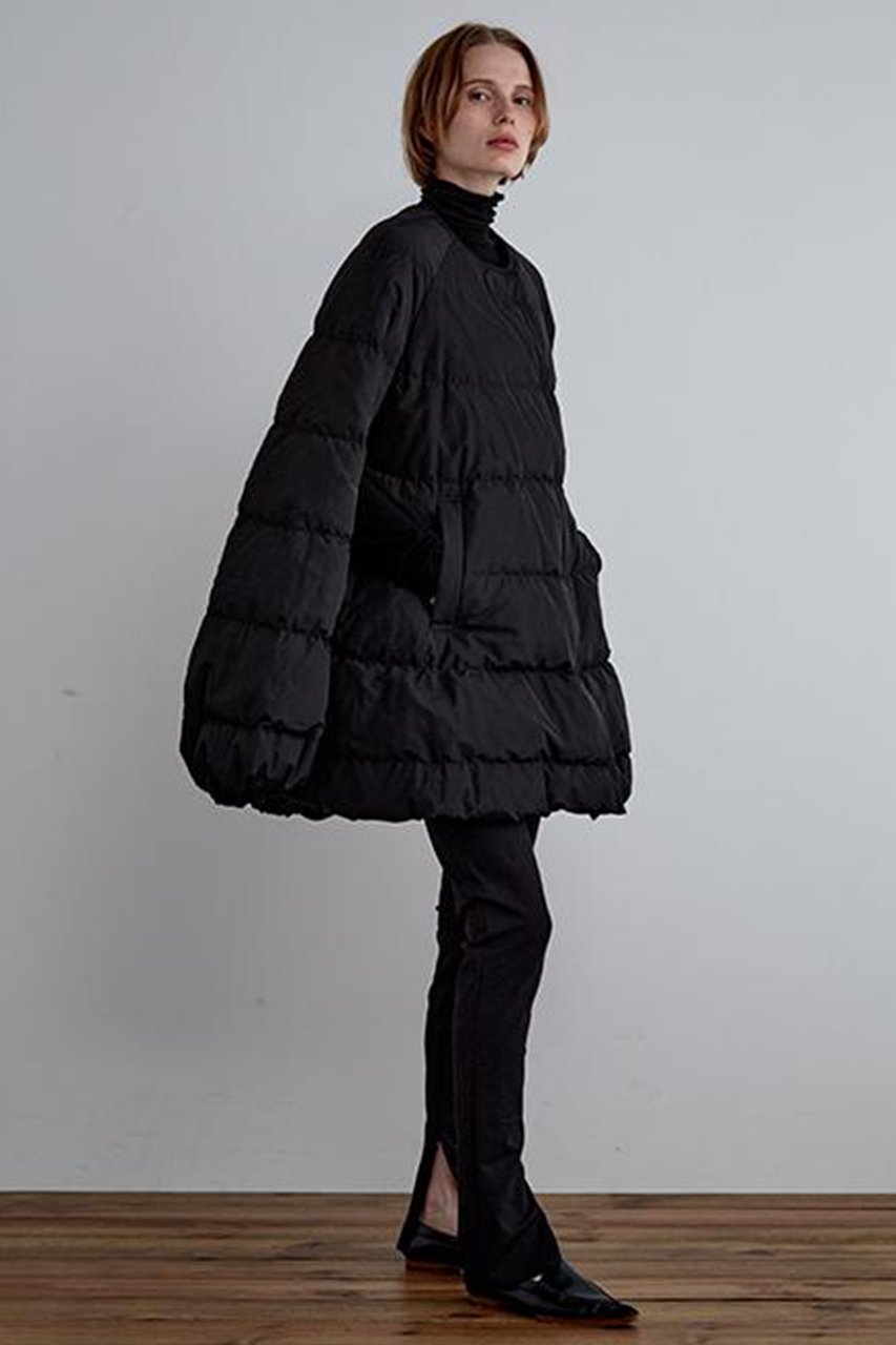 【ル フィル/LE PHIL】のパッフィーダウンケープ 人気、トレンドファッション・服の通販 founy(ファニー) 　ファッション　Fashion　レディースファッション　Fashion for Women　アウター　Coat / Outerwear Collection　レディースジャケット・軽アウター　Jackets　アクセサリー　Fashion Accessories　エレガント 上品　Elegant　クラシカル　Classical, Vintage-Inspired　ジャケット　Jacket, Outerwear　スポーティ　Sporty, Casual Athletic　ダウン　Down, Puffer　ドローコード　Drawcord, Drawstring Cord　フォルム　Silhouette, Form　新作・新入荷　New Arrivals / New In　other-6|ID: prp329100004731606 ipo3291000000034176166