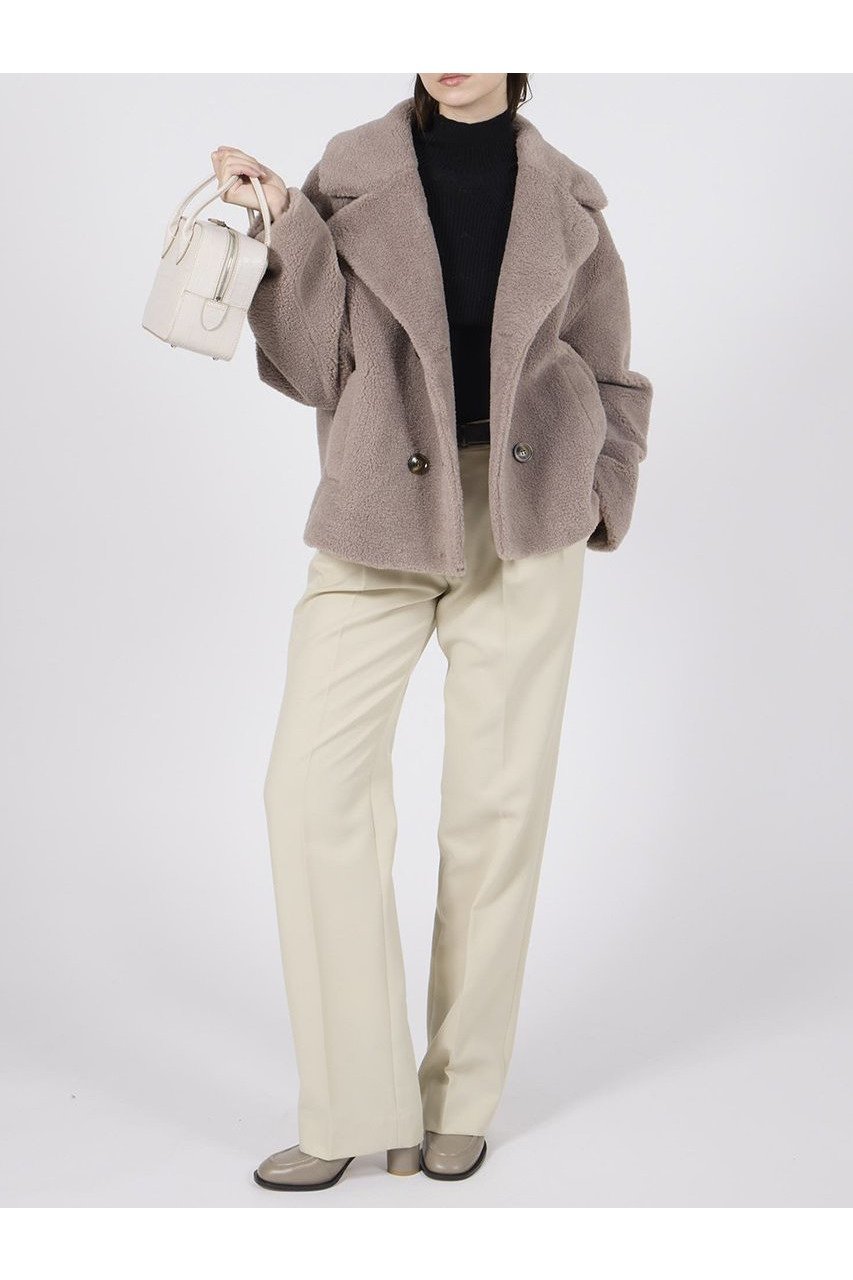【リナージオ/LIGNAGGIO】のECOPELラムシャーリング風ショートジャケット 人気、トレンドファッション・服の通販 founy(ファニー) 　ファッション　Fashion　レディースファッション　Fashion for Women　アウター　Coat / Outerwear Collection　レディースジャケット・軽アウター　Jackets　シャーリング　Shirring, Ruched　ショート　Short, Short Length　ジャケット　Jacket, Outerwear　バランス　Balance, Style Balance　ボトム　Bottoms, Lower Wear　リアル　Real, Realistic　新作・新入荷　New Arrivals / New In　other-8|ID: prp329100004732969 ipo3291000000034187476