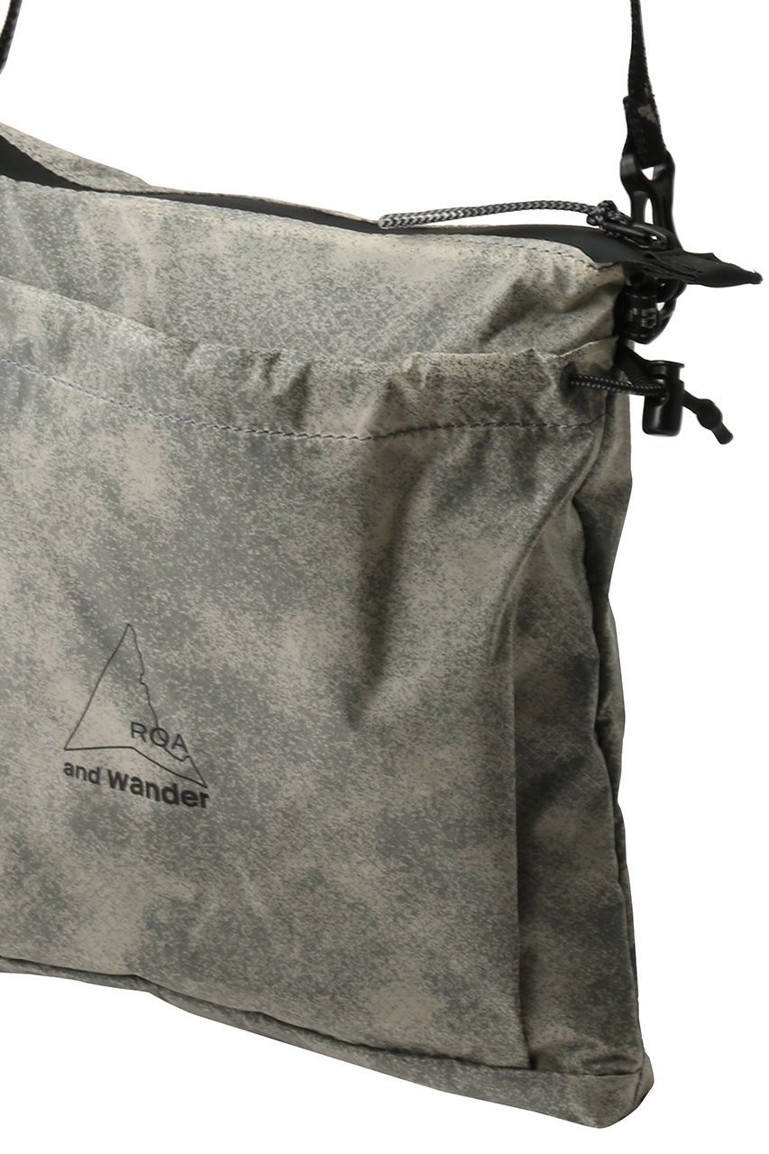 【アンドワンダー/and wander】の【UNISEX】ROA sil printed サコッシュ 人気、トレンドファッション・服の通販 founy(ファニー) 　ファッション　Fashion　レディースファッション　Fashion for Women　スポーツウェア　Functional & Stylish Sportswear　スポーツバッグ・ジム用ポーチ・バックパック　Gym Bag / Sports Backpack / Pouch for Training　ユニセックス　Unisex, Genderless　スタイリッシュ　Stylish, Fashionable　スポーツ　Sports, Activewear　スマート　Smart, Elegant　財布　Wallet, Purse　軽量　Lightweight, Ultra Light　other-4|ID: prp329100004738867 ipo3291000000036041486