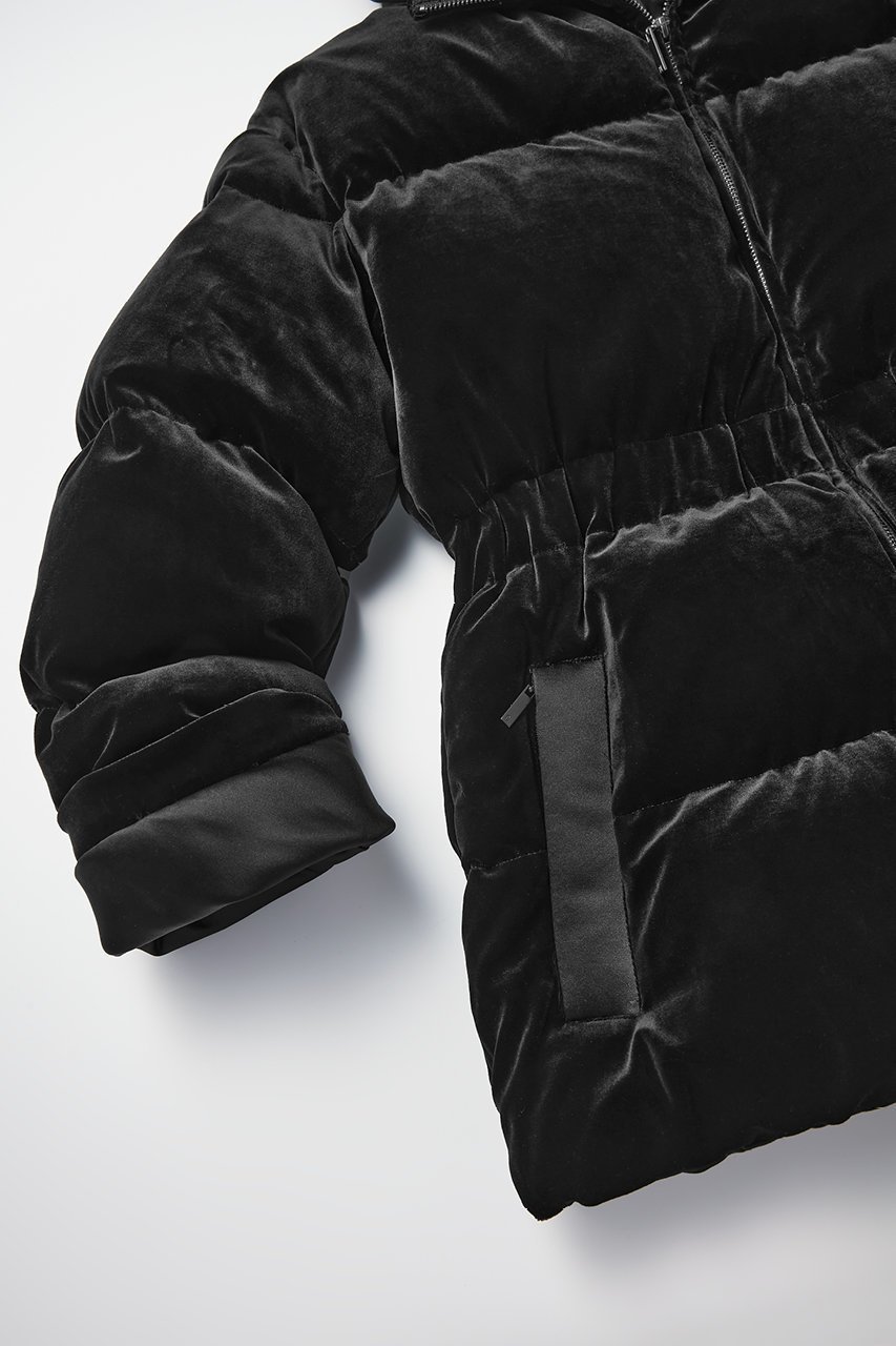 【デイジーリン/DAISY LIN】のDaisy Velour × Satin “Luxe Down” 人気、トレンドファッション・服の通販 founy(ファニー) 　ファッション　Fashion　レディースファッション　Fashion for Women　アウター　Coat / Outerwear Collection　コート・ロングコート・ピーコート　Long Coats, Peacoats & More　なめらか　Smooth, Silky Texture　エレガント 上品　Elegant　サテン　Satin, Glossy Fabric　ダウン　Down, Puffer　ハイネック　High Neck, Mock Neck　ベロア　Velour, Soft Velvet　ポケット　Pocket, Pocket Detail　ラグジュアリー　Luxury, Elegant　冬　Winter / This Winter　other-3|ID: prp329100004738961 ipo3291000000035949249