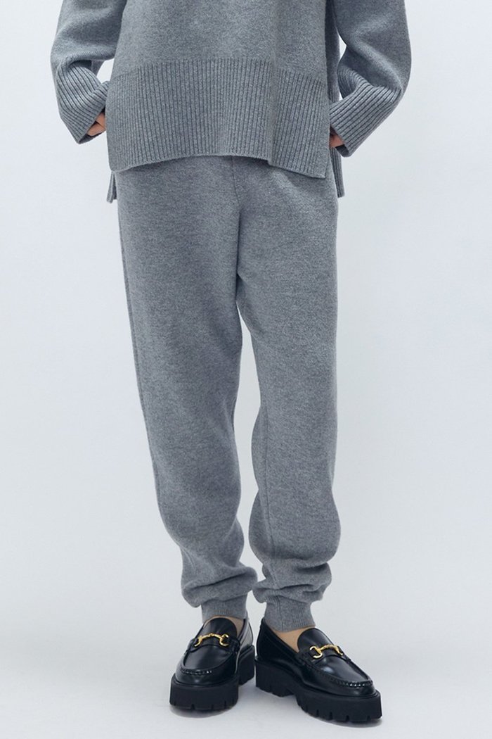 【プルミエ アロンディスモン/1er Arrondissement】のウールカシミアダブルフェイスリブパンツ インテリア・キッズ・メンズ・レディースファッション・服の通販 founy(ファニー) https://founy.com/ ファッション Fashion レディースファッション Fashion for Women パンツ Pants & Trousers おすすめ Recommended / Our Picks セットアップ Set-Up, Coordinated Outfit バランス Balance, Style Balance ボトム Bottoms, Lower Wear ボトルネック Bottle Neck, Mock Neck リラックス Relax, Relaxed Fit エレガント 上品 Elegant 軽量 Lightweight, Ultra Light |ID: prp329100004741148 ipo3291000000036243705