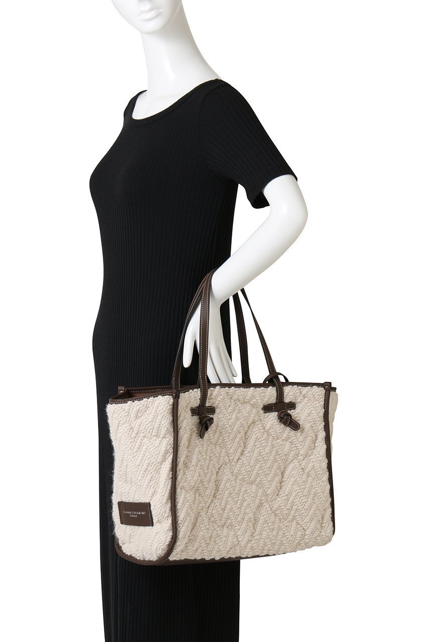 【エリオポール/heliopole】の【GIANNI CHIARINI】MARCELLA M REVERSIBLE トートバッグ 人気、トレンドファッション・服の通販 founy(ファニー) 　ファッション　Fashion　レディースファッション　Fashion for Women　バッグ　Bags　キルティング　Quilted, Quilting　ファブリック　Fabric, Textile　ポーチ　Pouch, Small Case　リバーシブル　Reversible, Two-Sided　新作・新入荷　New Arrivals / New In　旅行　Travel　other-2|ID: prp329100004741158 ipo3291000000034255290
