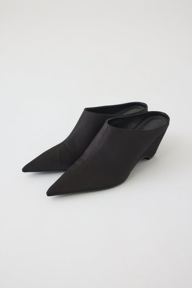 【リムアーク/RIM.ARK】のPointed satin mule/ミュール 人気、トレンドファッション・服の通販 founy(ファニー) ファッション Fashion レディースファッション Fashion for Women サテン Satin, Glossy Fabric サンダル Sandals, Summer Shoes スラックス Slacks, Dress Pants デニム Denim, Jeans Material ドレス Dress, One-Piece ミュール Mule, Backless Shoes リュクス Luxury, Elegant, High-End, Chic エレガント 上品 Elegant 新作・新入荷 New Arrivals / New In 結婚式 Wedding |ID:prp329100004745612