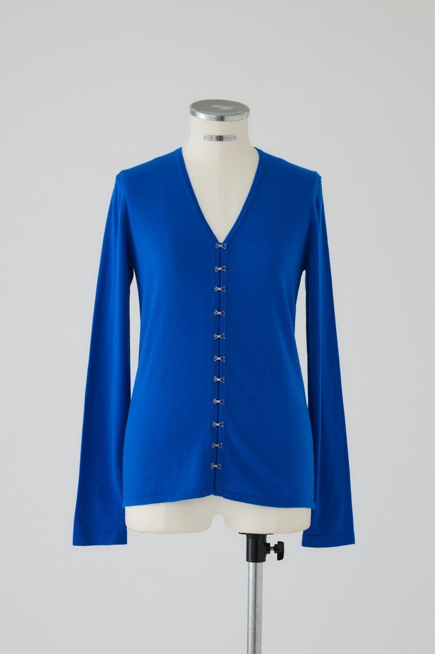 【リムアーク/RIM.ARK】の【10/23 10:00販売開始】Many hook V neck tops/ニット インテリア・キッズ・メンズ・レディースファッション・服の通販 founy(ファニー) 　ファッション　Fashion　レディースファッション　Fashion for Women　トップス・カットソー　Cut & Sew Tops　ニット　Knit Tops & Sweaters　カジュアルプルオーバー・ニットトップス　Pullovers & Knit Tops / Casual Pullovers　おすすめ　Recommended / Our Picks　アクセサリー　Fashion Accessories　インナー　Innerwear　シルク　Silk, 100% Silk　ジャケット　Jacket, Outerwear　センター　Center, Center Line　デコルテ　Décolleté, Neckline　フィット　Fit, Slim Fit　フロント　Front, Front Design　メタル　Metal, Metal Parts　ブルー|ID: prp329100004745613 ipo3291000000034308168