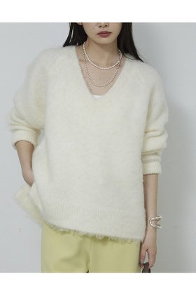 【ガリャルダガランテ/GALLARDAGALANTE】 ブラッシュVネックニット人気、トレンドファッション・服の通販 founy(ファニー) ファッション Fashion レディースファッション Fashion for Women トップス・カットソー Cut & Sew Tops ニット Knit Tops & Sweaters カジュアルプルオーバー・ニットトップス Pullovers & Knit Tops / Casual Pullovers Vネックトップス V-Neck Tops / V-Cut Neckline Shirts おすすめ Recommended / Our Picks タートル Turtleneck, Turtle Collar リラックス Relax, Relaxed Fit 新作・新入荷 New Arrivals / New In |ID:prp329100004748427