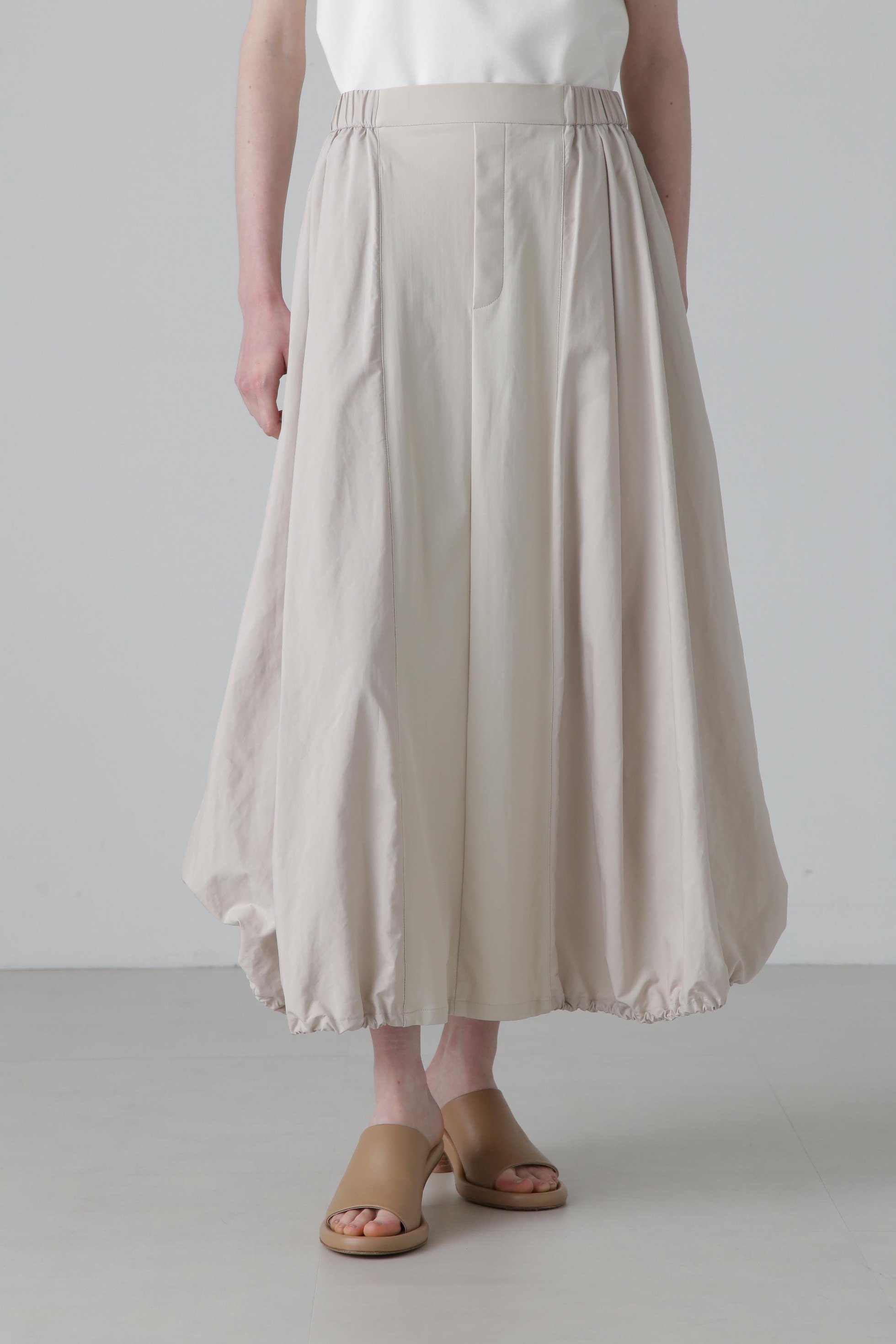 【アドーア/ADORE】のタフタコンビハイテンションジャージースカート 人気、トレンドファッション・服の通販 founy(ファニー) ファッション Fashion レディースファッション Fashion for Women スカート Skirts ロングスカート Long Skirts / Maxi & Midi Skirts カットソー Cut and Sewn Top ギャザー Gathered, Ruffled タフタ Taffeta, Structured Fabric ドッキング Docking, Mixed Material バルーン Balloon, Balloon Silhouette フォルム Silhouette, Form フレア Flare, Flared ロング Long, Long-Length other-8|ID: prp329100004748539 ipo3291000000034387296