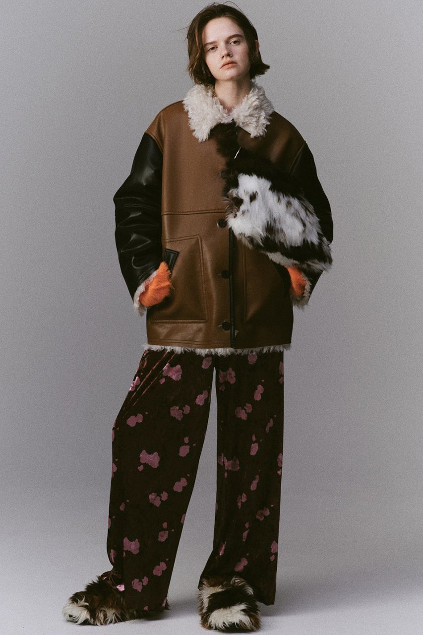 【メゾンスペシャル/MAISON SPECIAL】のReversible Mouton Coat/リバーシブルムートンコート 人気、トレンドファッション・服の通販 founy(ファニー) 　ファッション　Fashion　レディースファッション　Fashion for Women　アウター　Coat / Outerwear Collection　コート・ロングコート・ピーコート　Long Coats, Peacoats & More　インナー　Innerwear　ウォーム　Warm Fabric　今季　This Season, Current Season　定番　Standard, Basic Item　人気　Popular, Best Seller　フェイクファー　Faux Fur, Imitation Fur　フェイクレザー　Faux Leather, PU Leather　フェミニン　Feminine, Girly　防寒　Cold Protection, Winter-Ready　ミックス　Mix, Mixed Style　ムートン　Shearling, Mouton　ロング　Long, Long-Length　冬　Winter / This Winter　other-8|ID: prp329100004748559 ipo3291000000036750236