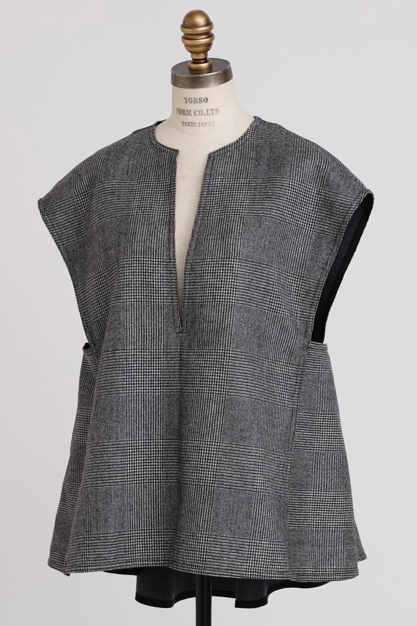 【ヒューエルミュージアム/hueLe Museum】の【STUMBLY】Back Peplum Gilet BL 人気、トレンドファッション・服の通販 founy(ファニー) 　ファッション　Fashion　レディースファッション　Fashion for Women　アウター　Coat / Outerwear Collection　トップス・カットソー　Cut & Sew Tops　キャミソール&ノースリーブ　Camisoles & Sleeveless Tops　シャツ・ブラウス・オフィスカジュアル　Elegant Blouses & Button-Ups　ベスト&ジレ / 重ね着スタイル　Vests & Gilets　なめらか　Smooth, Silky Texture　ノースリーブ　Sleeveless, No-Sleeve　フロント　Front, Front Design　ペプラム　Peplum, Flared Hem　other-2|ID: prp329100004750130 ipo3291000000036049555