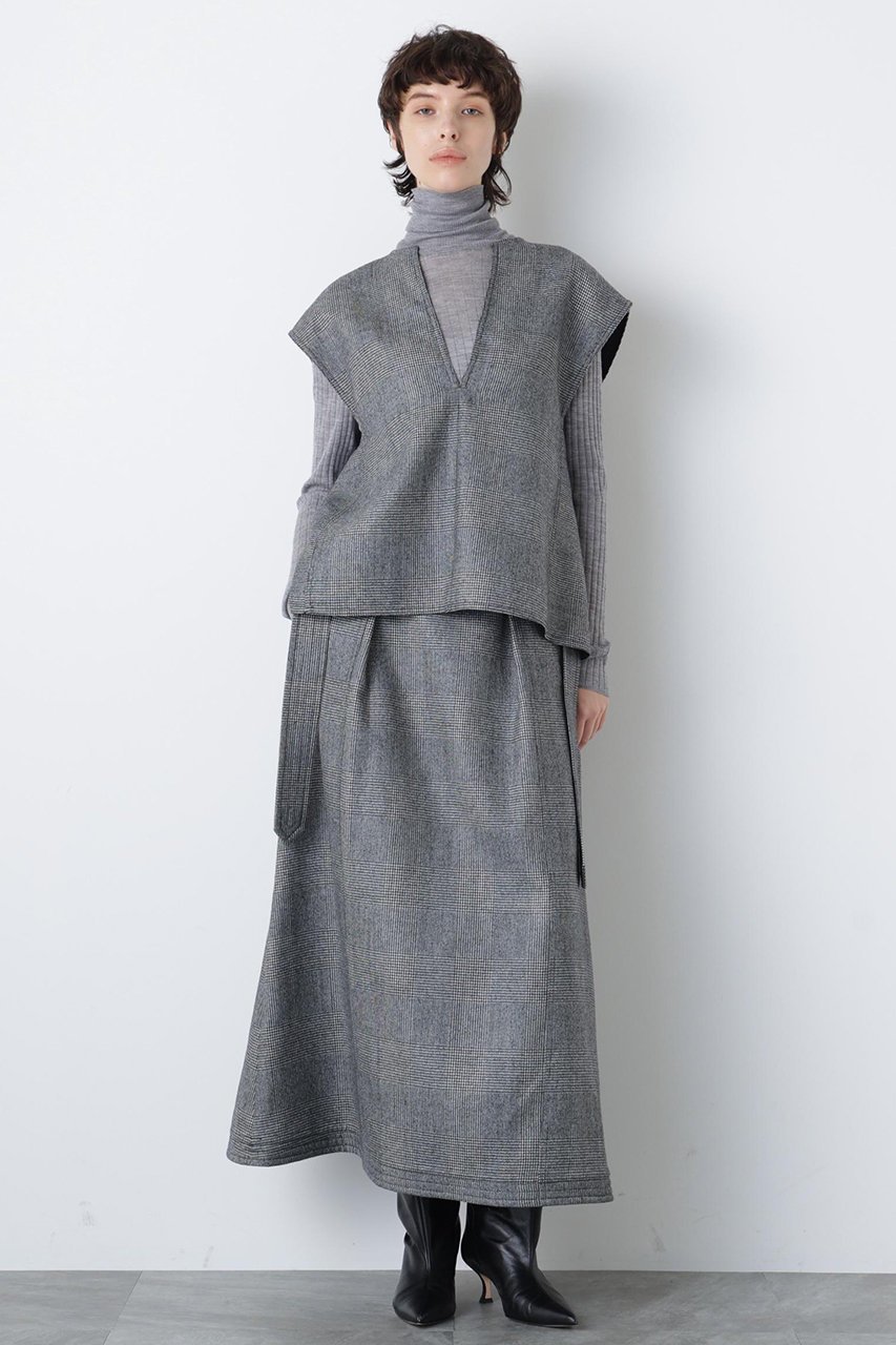 【ヒューエルミュージアム/hueLe Museum】の【STUMBLY】Back Peplum Gilet BL 人気、トレンドファッション・服の通販 founy(ファニー) 　ファッション　Fashion　レディースファッション　Fashion for Women　アウター　Coat / Outerwear Collection　トップス・カットソー　Cut & Sew Tops　キャミソール&ノースリーブ　Camisoles & Sleeveless Tops　シャツ・ブラウス・オフィスカジュアル　Elegant Blouses & Button-Ups　ベスト&ジレ / 重ね着スタイル　Vests & Gilets　なめらか　Smooth, Silky Texture　ノースリーブ　Sleeveless, No-Sleeve　フロント　Front, Front Design　ペプラム　Peplum, Flared Hem　other-3|ID: prp329100004750130 ipo3291000000036049557