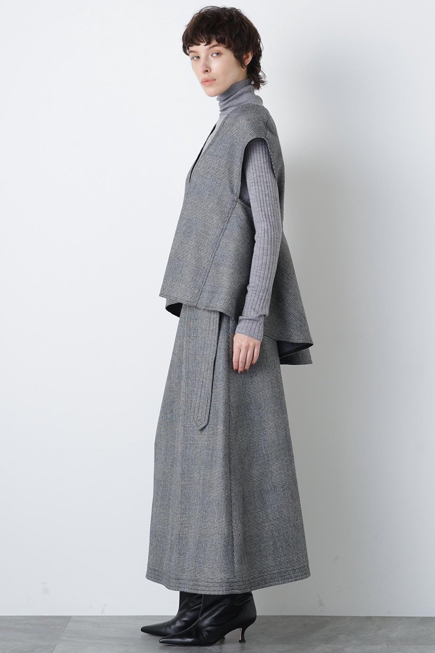 【ヒューエルミュージアム/hueLe Museum】の【STUMBLY】Back Peplum Gilet BL 人気、トレンドファッション・服の通販 founy(ファニー) 　ファッション　Fashion　レディースファッション　Fashion for Women　アウター　Coat / Outerwear Collection　トップス・カットソー　Cut & Sew Tops　キャミソール&ノースリーブ　Camisoles & Sleeveless Tops　シャツ・ブラウス・オフィスカジュアル　Elegant Blouses & Button-Ups　ベスト&ジレ / 重ね着スタイル　Vests & Gilets　なめらか　Smooth, Silky Texture　ノースリーブ　Sleeveless, No-Sleeve　フロント　Front, Front Design　ペプラム　Peplum, Flared Hem　other-5|ID: prp329100004750130 ipo3291000000036049559