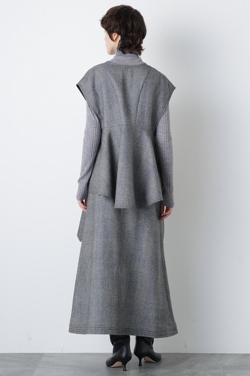 【ヒューエルミュージアム/hueLe Museum】の【STUMBLY】Back Peplum Gilet BL 人気、トレンドファッション・服の通販 founy(ファニー) 　ファッション　Fashion　レディースファッション　Fashion for Women　アウター　Coat / Outerwear Collection　トップス・カットソー　Cut & Sew Tops　キャミソール&ノースリーブ　Camisoles & Sleeveless Tops　シャツ・ブラウス・オフィスカジュアル　Elegant Blouses & Button-Ups　ベスト&ジレ / 重ね着スタイル　Vests & Gilets　なめらか　Smooth, Silky Texture　ノースリーブ　Sleeveless, No-Sleeve　フロント　Front, Front Design　ペプラム　Peplum, Flared Hem　other-6|ID: prp329100004750130 ipo3291000000036049560