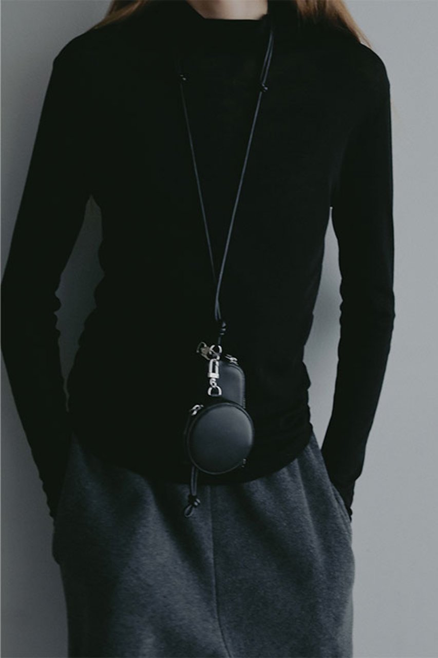 【エトレトウキョウ/ETRE TOKYO】のレザーコードマルチポーチ インテリア・キッズ・メンズ・レディースファッション・服の通販 founy(ファニー) 　ファッション　Fashion　レディースファッション　Fashion for Women　ポーチ&ミニバッグ　Pouches & Mini Bags　なめらか　Smooth, Silky Texture　アクセサリー　Fashion Accessories　サークル　Circle, Round Design　シンプル　Simple, Minimal　バランス　Balance, Style Balance　ポーチ　Pouch, Small Case　エレガント 上品　Elegant　台形　A-Line, Trapezoid Shape　ブラック|ID: prp329100004750204 ipo3291000000036184364