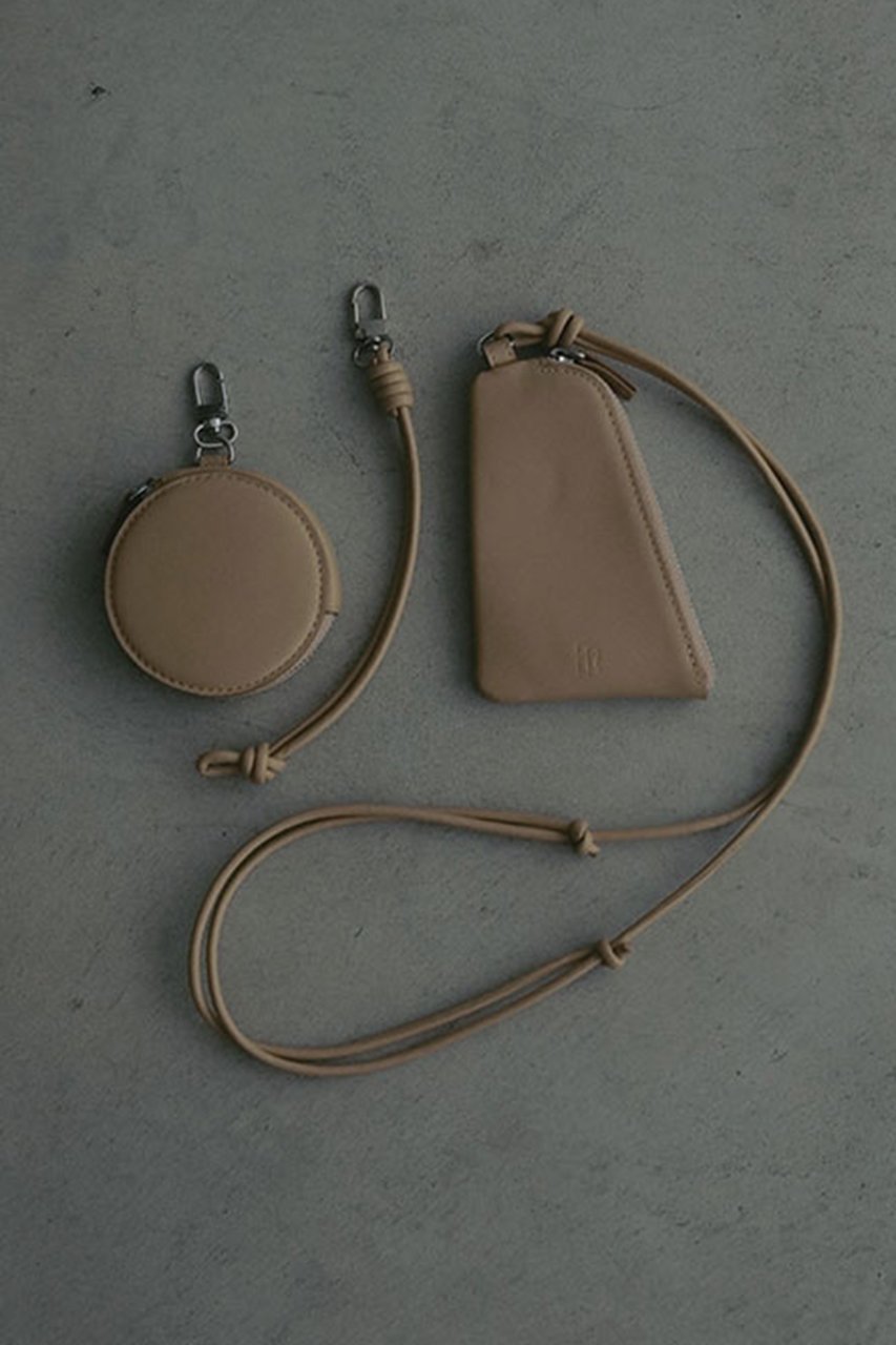 【エトレトウキョウ/ETRE TOKYO】のレザーコードマルチポーチ 人気、トレンドファッション・服の通販 founy(ファニー) 　ファッション　Fashion　レディースファッション　Fashion for Women　ポーチ&ミニバッグ　Pouches & Mini Bags　なめらか　Smooth, Silky Texture　アクセサリー　Fashion Accessories　サークル　Circle, Round Design　シンプル　Simple, Minimal　バランス　Balance, Style Balance　ポーチ　Pouch, Small Case　エレガント 上品　Elegant　台形　A-Line, Trapezoid Shape　other-2|ID: prp329100004750204 ipo3291000000036234316