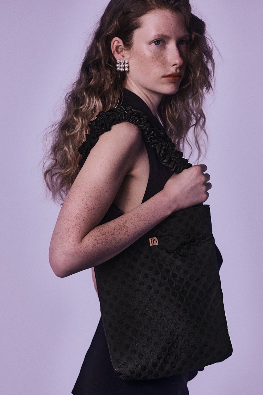 【イリスフォーセブン/IRIS 47】のgiggle トートバッグ(リバーシブル) 人気、トレンドファッション・服の通販 founy(ファニー) 　ファッション　Fashion　レディースファッション　Fashion for Women　バッグ　Bags　エレガント 上品　Elegant　ギャザー　Gathered, Ruffled　ショルダー　Shoulder, Shoulder Strap　ジャケット　Jacket, Outerwear　ドット　Polka Dot, Dot Pattern　リバーシブル　Reversible, Two-Sided　other-2|ID: prp329100004751169 ipo3291000000036155247