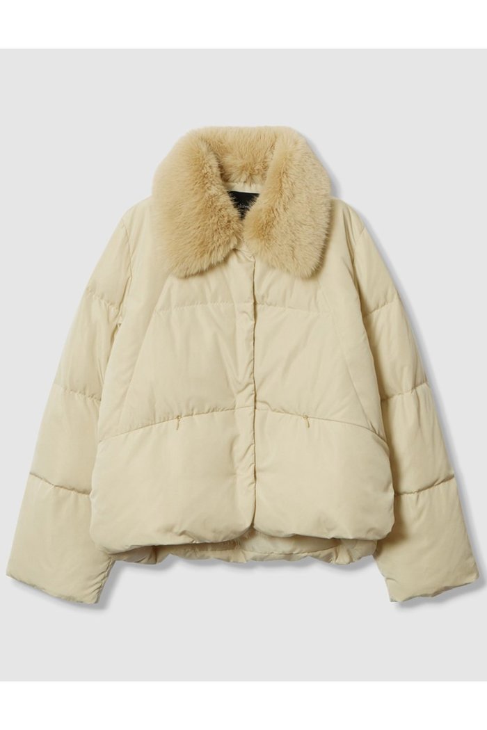 【アルアバイル/allureville】のファーカラーショートダウンコート インテリア・キッズ・メンズ・レディースファッション・服の通販 founy(ファニー) https://founy.com/ ファッション Fashion レディースファッション Fashion for Women アウター Coat / Outerwear Collection コート・ロングコート・ピーコート Long Coats, Peacoats & More ダウンジャケット・軽量ダウン Warm & Lightweight Down Jackets シンプル Simple, Minimal スリット Slit, Slit Detail ダウン Down, Puffer ヘムライン Hemline, Bottom Cut ボトム Bottoms, Lower Wear 冬 Winter / This Winter |ID: prp329100004752861 ipo3291000000034376143