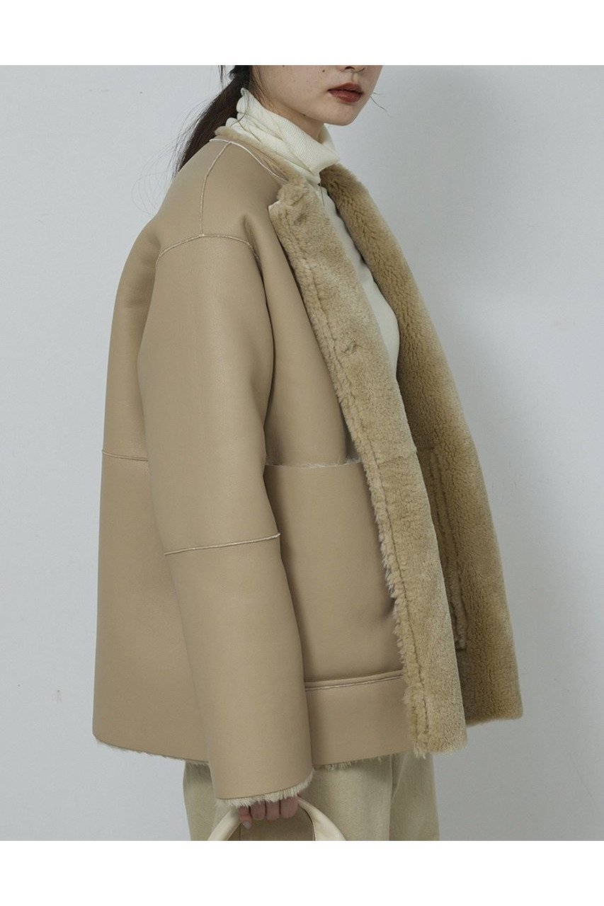 【ガリャルダガランテ/GALLARDAGALANTE】のリバーシブルフェイクムートンコート インテリア・キッズ・メンズ・レディースファッション・服の通販 founy(ファニー) 　ファッション　Fashion　レディースファッション　Fashion for Women　アウター　Coat / Outerwear Collection　コート・ロングコート・ピーコート　Long Coats, Peacoats & More　ショート　Short, Short Length　デニム　Denim, Jeans Material　フェイクレザー　Faux Leather, PU Leather　フェミニン　Feminine, Girly　フロント　Front, Front Design　ポケット　Pocket, Pocket Detail　リバーシブル　Reversible, Two-Sided　エレガント 上品　Elegant　新作・新入荷　New Arrivals / New In　ベージュ|ID: prp329100004755343 ipo3291000000034396739