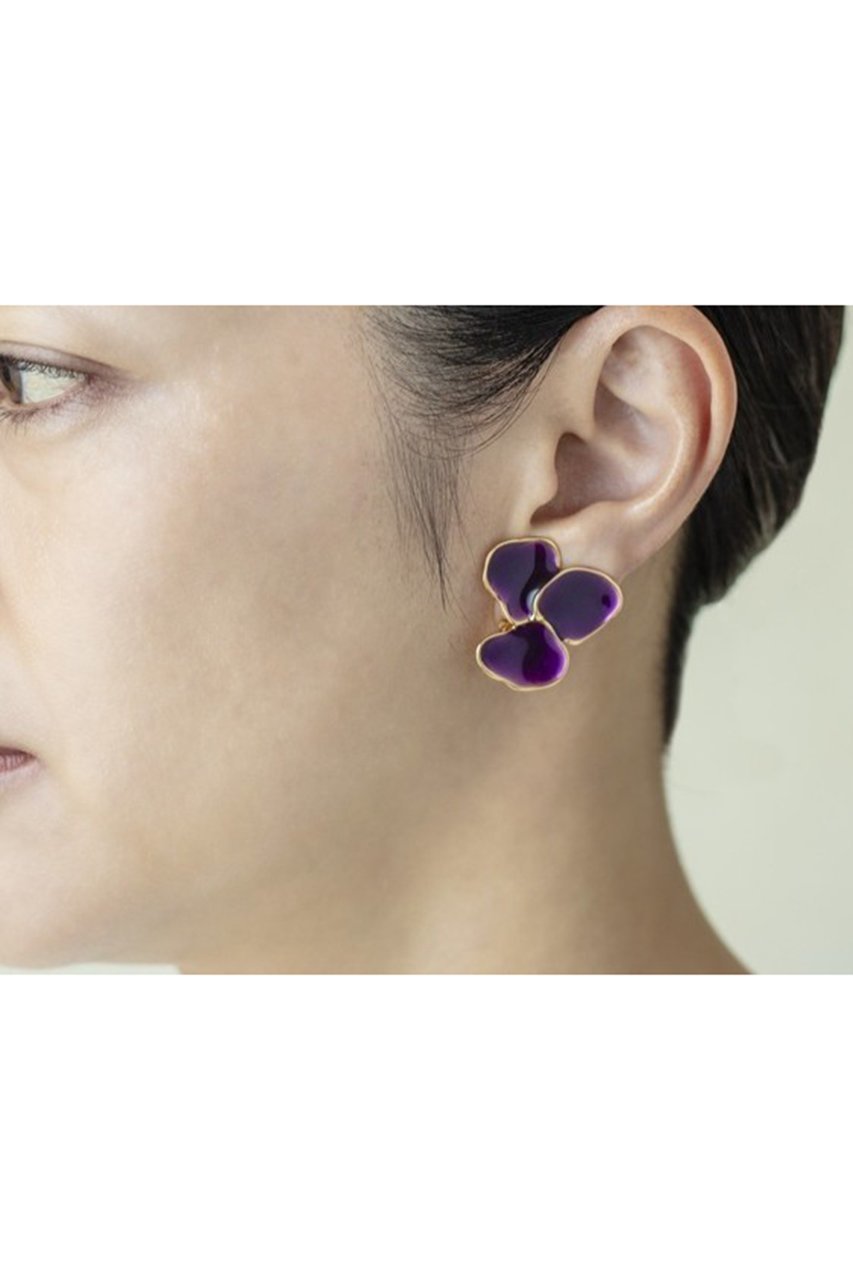 【セシル エ ジャンヌ/CECILE ET JEANNE】のエマイユ バイオレット ペタルイヤリング 人気、トレンドファッション・服の通販 founy(ファニー) 　ファッション　Fashion　レディースファッション　Fashion for Women　ジュエリー　Jewelry　ファッションリング　Fashion Rings　イヤリング・フープ・ドロップタイプ　Hoop, Drop & Clip Earrings　イヤリング　Earrings　トレンド　Trend, Trending Now　リップ　Lip, Lip Motif　other-2|ID: prp329100004756481 ipo3291000000034407972