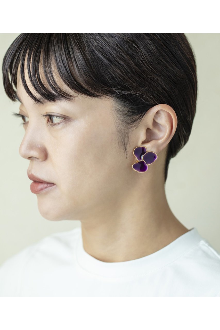 【セシル エ ジャンヌ/CECILE ET JEANNE】のエマイユ バイオレット ペタルイヤリング 人気、トレンドファッション・服の通販 founy(ファニー) 　ファッション　Fashion　レディースファッション　Fashion for Women　ジュエリー　Jewelry　ファッションリング　Fashion Rings　イヤリング・フープ・ドロップタイプ　Hoop, Drop & Clip Earrings　イヤリング　Earrings　トレンド　Trend, Trending Now　リップ　Lip, Lip Motif　other-5|ID: prp329100004756481 ipo3291000000034407975