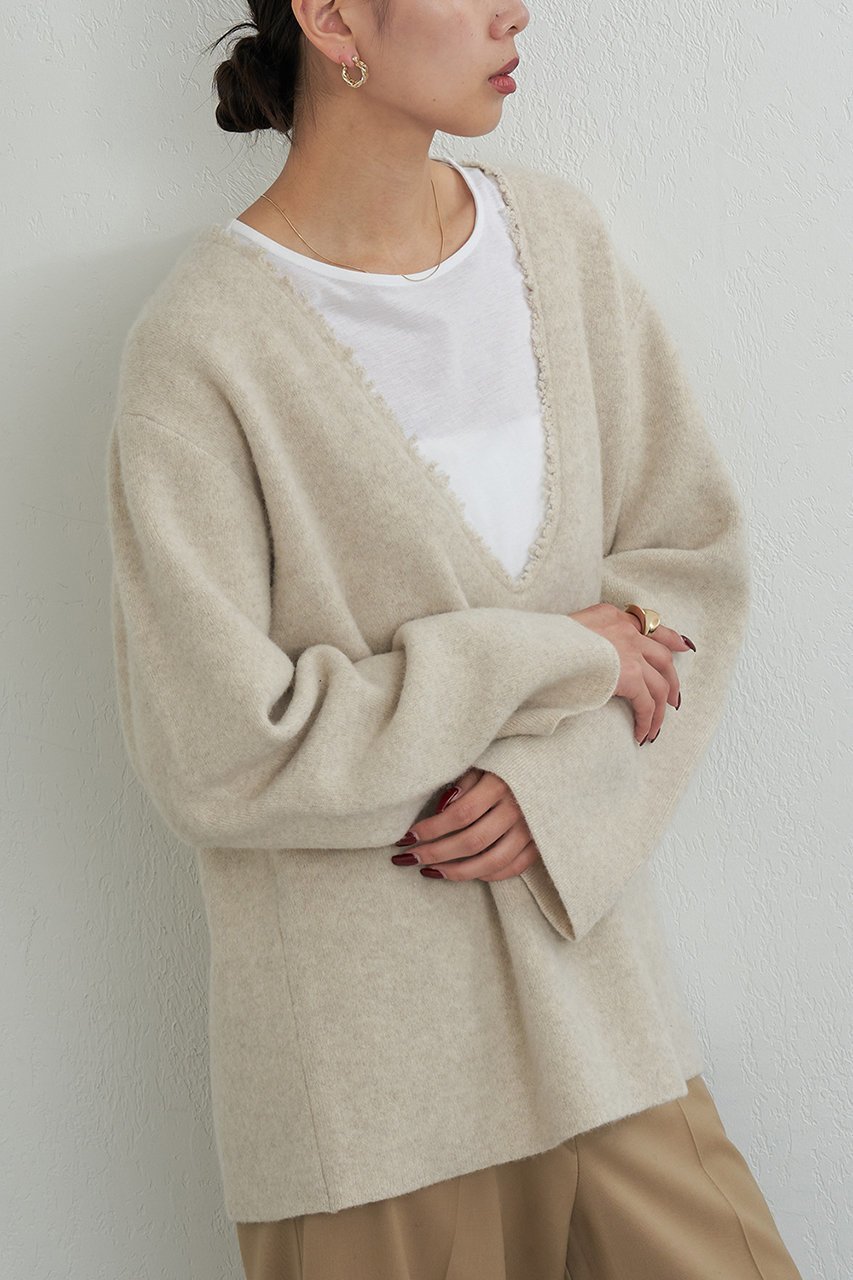 【ガリャルダガランテ/GALLARDAGALANTE】の【HERITANOVUM】Vチュニックニット インテリア・キッズ・メンズ・レディースファッション・服の通販 founy(ファニー)  ファッション Fashion レディースファッション Fashion for Women トップス・カットソー Cut & Sew Tops ニット Knit Tops & Sweaters カジュアルプルオーバー・ニットトップス Pullovers & Knit Tops / Casual Pullovers インナー Innerwear チュニック Tunic, Long Top デコルテ Décolleté, Neckline ベーシック Basic, Essential エレガント 上品 Elegant 新作・新入荷 New Arrivals / New In ベージュ|ID: prp329100004756639 ipo3291000000034409100