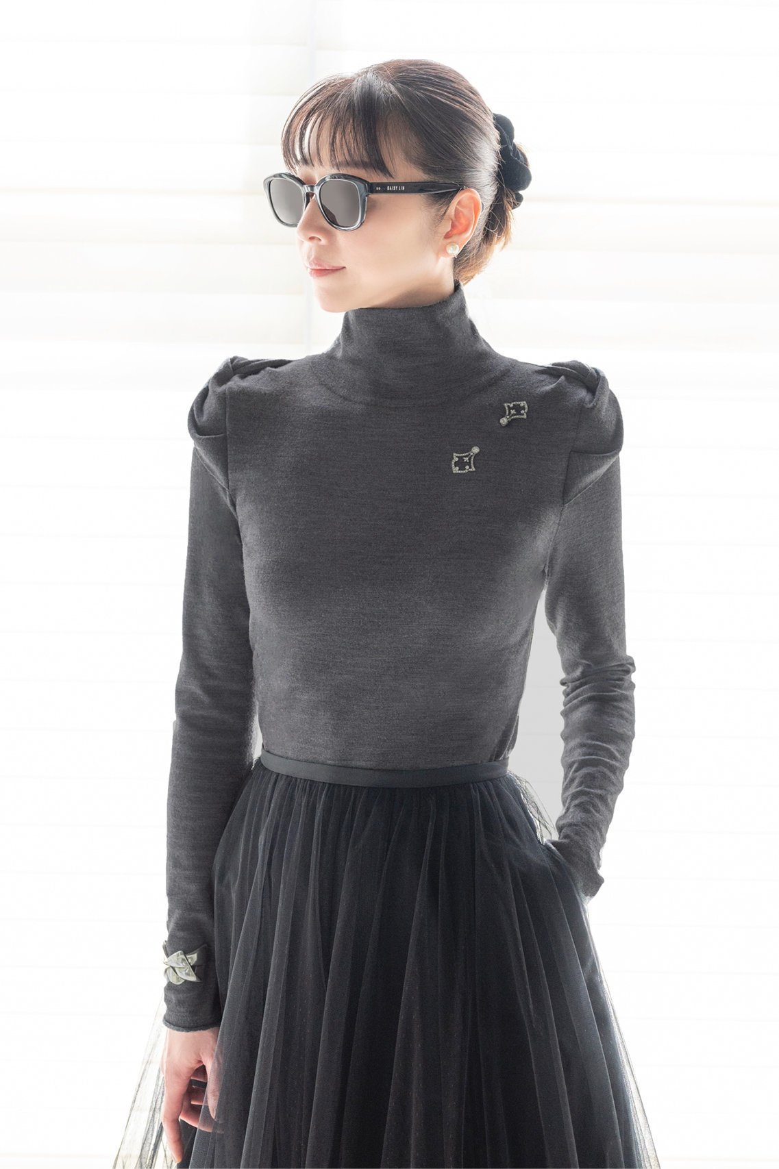 【デイジーリン/DAISY LIN】のRose Shoulder Knit 人気、トレンドファッション・服の通販 founy(ファニー) 　ファッション　Fashion　レディースファッション　Fashion for Women　トップス・カットソー　Cut & Sew Tops　ニット　Knit Tops & Sweaters　カジュアルプルオーバー・ニットトップス　Pullovers & Knit Tops / Casual Pullovers　エレガント 上品　Elegant　スクエア　Square, Square Shape　ハイネック　High Neck, Mock Neck　フィット　Fit, Slim Fit　人気　Popular, Best Seller　other-6|ID: prp329100004757748 ipo3291000000035386548