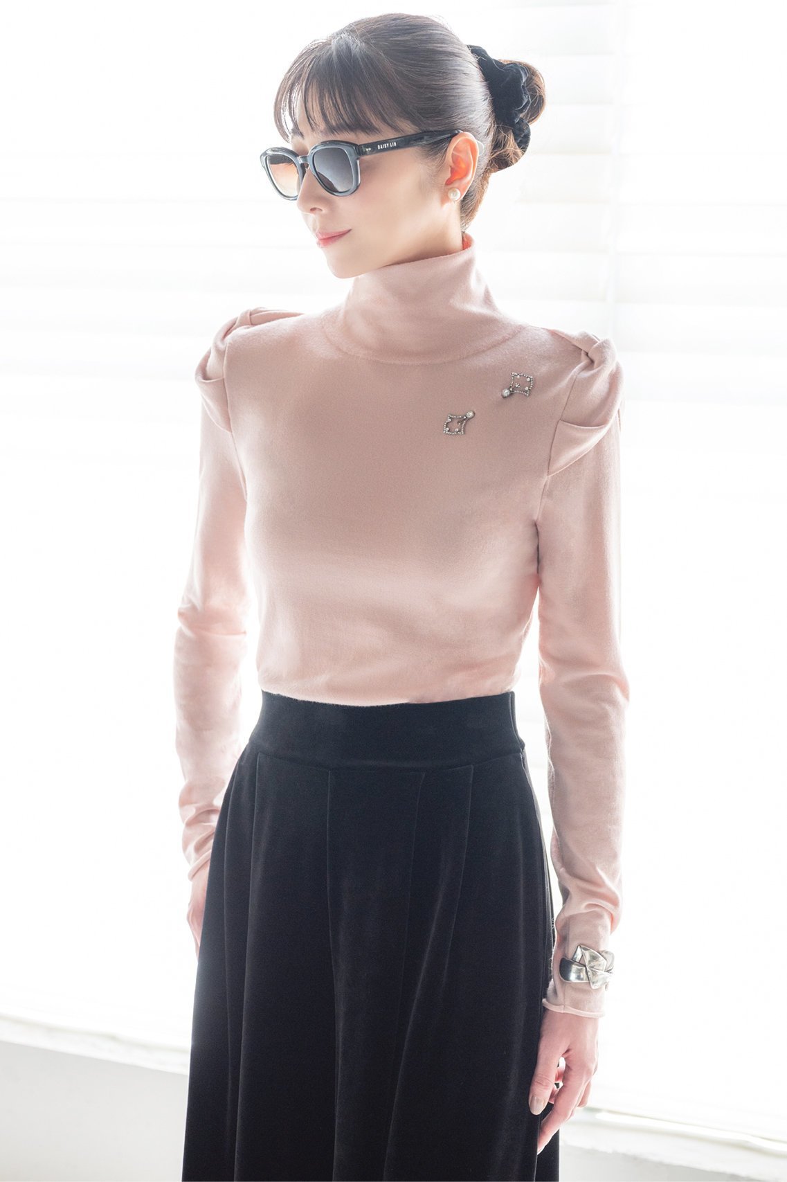 【デイジーリン/DAISY LIN】のRose Shoulder Knit 人気、トレンドファッション・服の通販 founy(ファニー) 　ファッション　Fashion　レディースファッション　Fashion for Women　トップス・カットソー　Cut & Sew Tops　ニット　Knit Tops & Sweaters　カジュアルプルオーバー・ニットトップス　Pullovers & Knit Tops / Casual Pullovers　エレガント 上品　Elegant　スクエア　Square, Square Shape　ハイネック　High Neck, Mock Neck　フィット　Fit, Slim Fit　人気　Popular, Best Seller　other-6|ID: prp329100004757748 ipo3291000000035433908