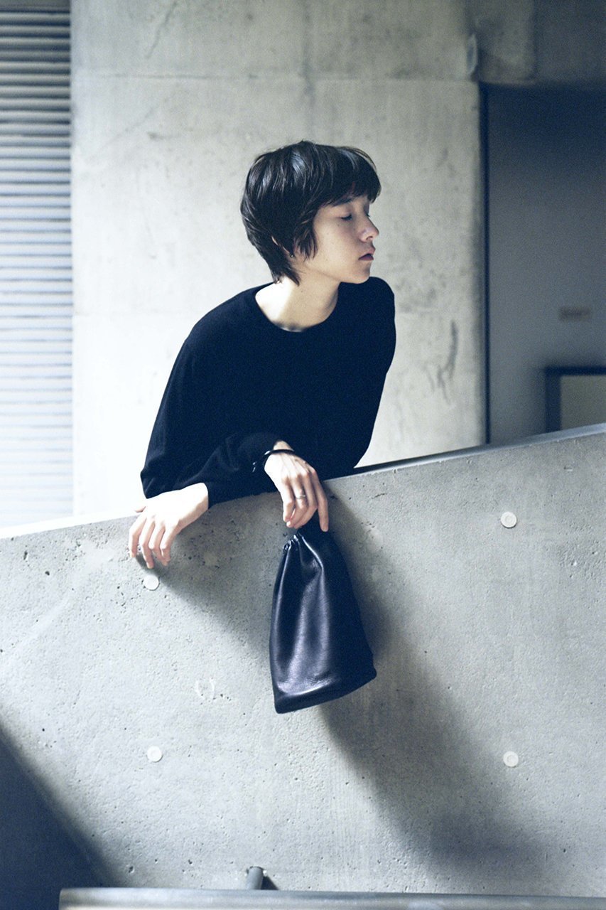 【アエタ/Aeta】のDouble Faced CYLINDER DRAWSTRING POUCH 人気、トレンドファッション・服の通販 founy(ファニー) 　ファッション　Fashion　レディースファッション　Fashion for Women　ユニセックス　Unisex, Genderless　なめらか　Smooth, Silky Texture　フォルム　Silhouette, Form　ポーチ　Pouch, Small Case　巾着　Drawstring Bag, Kinchaku　新作・新入荷　New Arrivals / New In　旅行　Travel　other-2|ID: prp329100004757757 ipo3291000000034420198