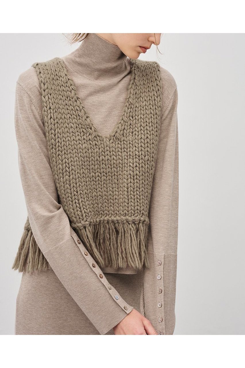 【アンクレイヴ/uncrave】のハンドニット ジレ 人気、トレンドファッション・服の通販 founy(ファニー) 　ファッション　Fashion　レディースファッション　Fashion for Women　トップス・カットソー　Cut & Sew Tops　ニット　Knit Tops & Sweaters　ベスト&ジレ / 重ね着スタイル　Vests & Gilets　カジュアルプルオーバー・ニットトップス　Pullovers & Knit Tops / Casual Pullovers　おすすめ　Recommended / Our Picks　インナー　Innerwear　タートル　Turtleneck, Turtle Collar　デコルテ　Décolleté, Neckline　ハンド　Hand, Handmade　フリンジ　Fringe, Tassel　新作・新入荷　New Arrivals / New In　other-6|ID: prp329100004758954 ipo3291000000034433660