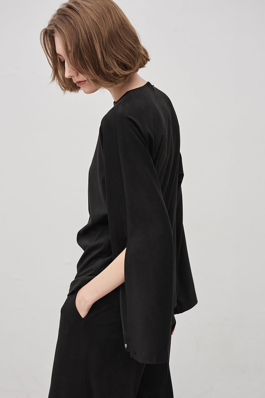 【アンクレイヴ/uncrave】のスエード ドルマントップス 人気、トレンドファッション・服の通販 founy(ファニー) 　ファッション　Fashion　レディースファッション　Fashion for Women　トップス・カットソー　Cut & Sew Tops　シャツ・ブラウス・オフィスカジュアル　Elegant Blouses & Button-Ups　イタリア　Italy　コーティング　Coating, Coated Finish　シェイプ　Shape, Slim Fit　スリット　Slit, Slit Detail　スリーブ　Sleeve, Long Sleeve / Short Sleeve　バランス　Balance, Style Balance　フレア　Flare, Flared　ロング　Long, Long-Length　新作・新入荷　New Arrivals / New In　other-6|ID: prp329100004758964 ipo3291000000034433710