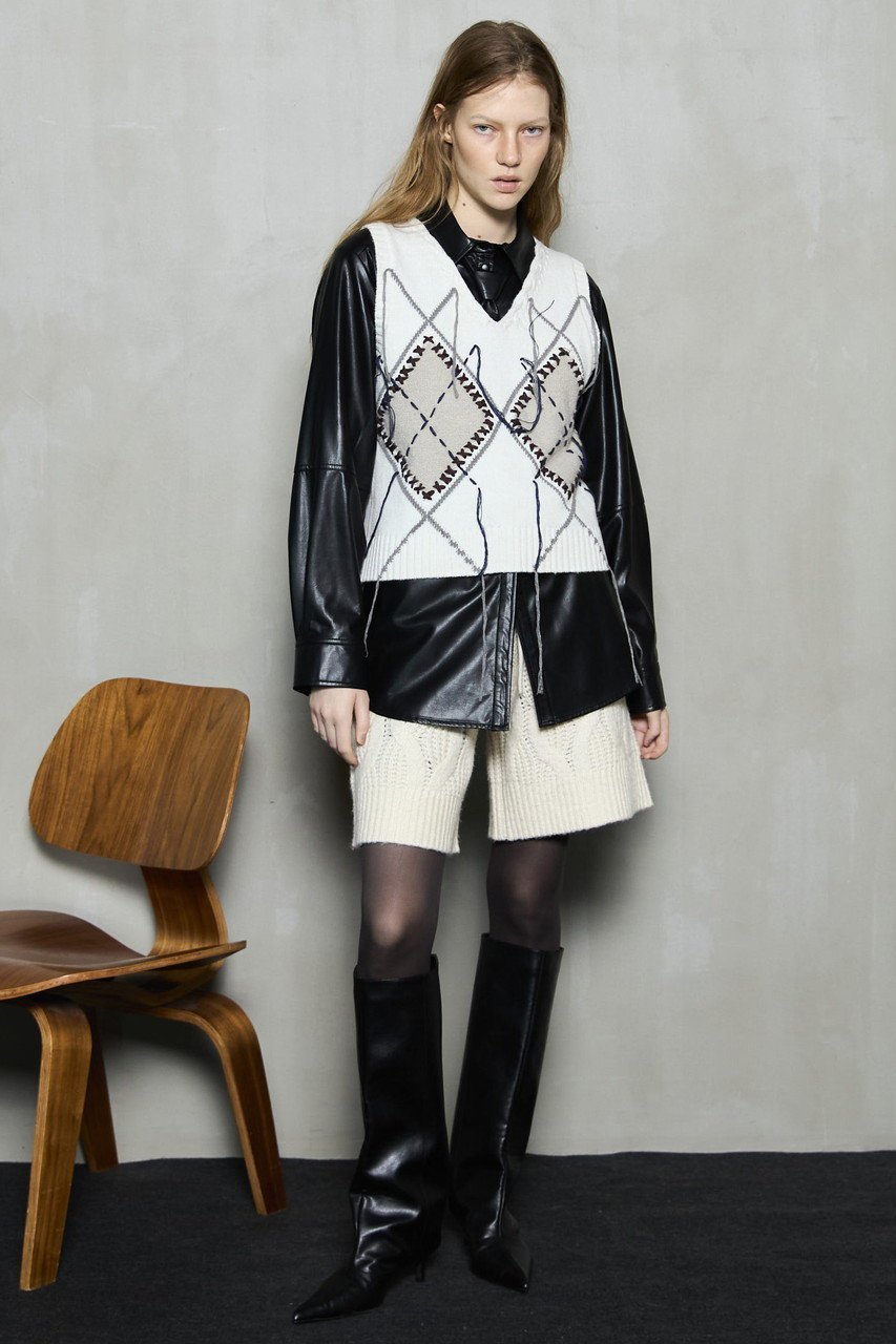 【メゾンスペシャル/MAISON SPECIAL】のStitch Argyle Knit Vest/ステッチアーガイルニットベスト 人気、トレンドファッション・服の通販 founy(ファニー) 　ファッション　Fashion　レディースファッション　Fashion for Women　トップス・カットソー　Cut & Sew Tops　ニット　Knit Tops & Sweaters　ベスト&ジレ / 重ね着スタイル　Vests & Gilets　カジュアルプルオーバー・ニットトップス　Pullovers & Knit Tops / Casual Pullovers　インナー　Innerwear　カットソー　Cut and Sewn Top　クラシカル　Classical, Vintage-Inspired　フォーマル　Formal, Dressy　ベスト　Vest, Waistcoat　冬　Winter / This Winter　other-6|ID: prp329100004758989 ipo3291000000036042540