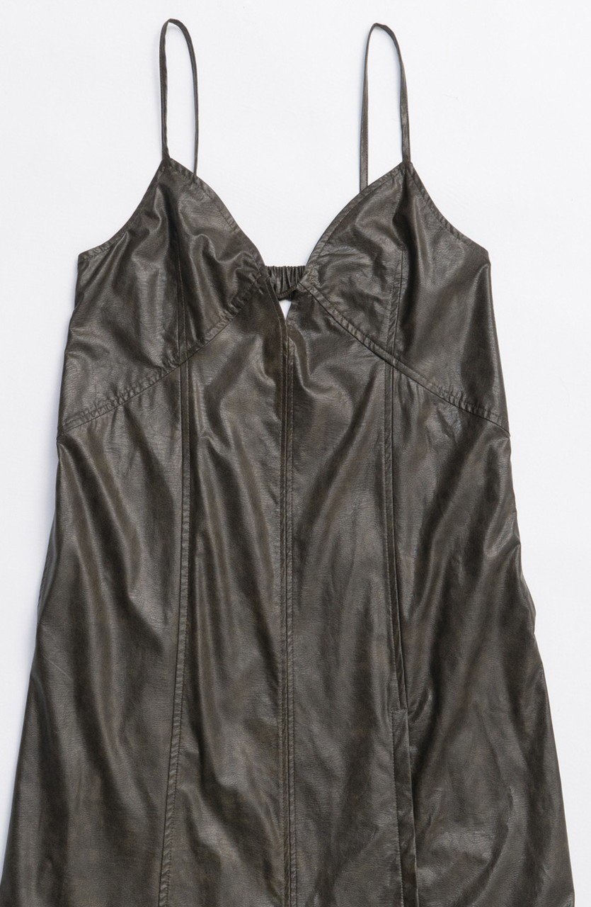 【メゾンスペシャル/MAISON SPECIAL】のfaux Leather Dress/フェイクレザーワンピース 人気、トレンドファッション・服の通販 founy(ファニー) 　ファッション　Fashion　レディースファッション　Fashion for Women　ワンピース　Dresses　フォーマル・パーティードレス・結婚式用ドレス　Elegant & Casual Dresses　チュニック　Tunic Tops & Dresses　カットソー　Cut and Sewn Top　キャミソール　Camisole, Spaghetti Strap Top　スタイリッシュ　Stylish, Fashionable　スリット　Slit, Slit Detail　チュニック　Tunic, Long Top　ティアード　Tiered, Tiered Style　バランス　Balance, Style Balance　フェイクレザー　Faux Leather, PU Leather　ロング　Long, Long-Length　新作・新入荷　New Arrivals / New In　other-2|ID: prp329100004759002 ipo3291000000034434114