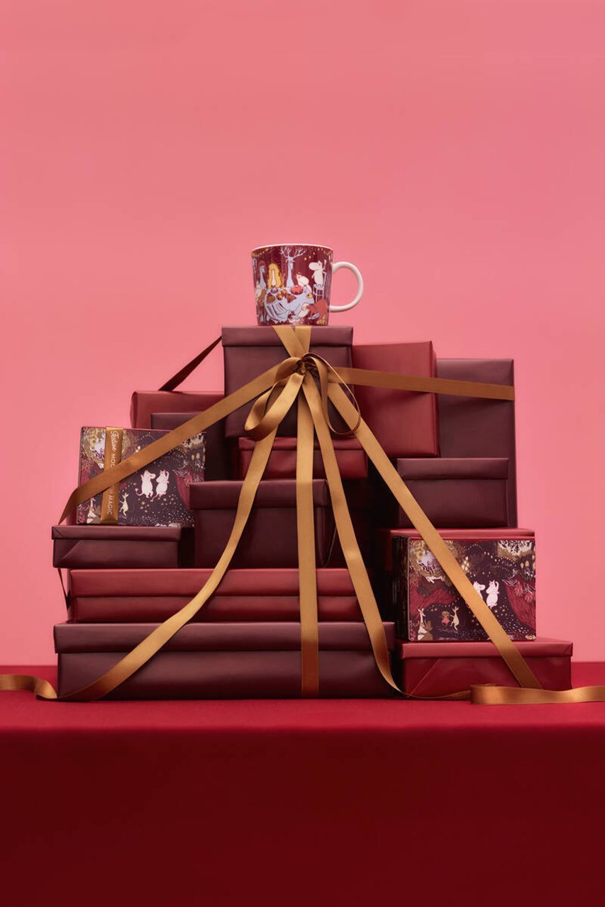 【ムーミン バイ アラビア/MOOMIN by ARABIA / GOODS】のムーミン フェスティブ モーメント プレート 19cm 人気、トレンドファッション・服の通販 founy(ファニー) ギフト プレゼント Gift / Present コレクション Collection, Seasonal Line テーブル Table, Dining Table プレート Plate, Dish 年末年始 Year-end and New Year Holidays ホーム・キャンプ・アウトドア・お取り寄せ Home Living / Home & Lifestyle / Camping Gear / Outdoor Camping キッチン・ダイニング Kitchen & Dining Essentials. Stylish & Functional Tableware キッチン家電・キッチン用品 Kitchen Appliances & Tools other-4|ID: prp329100004760549 ipo3291000000034473322