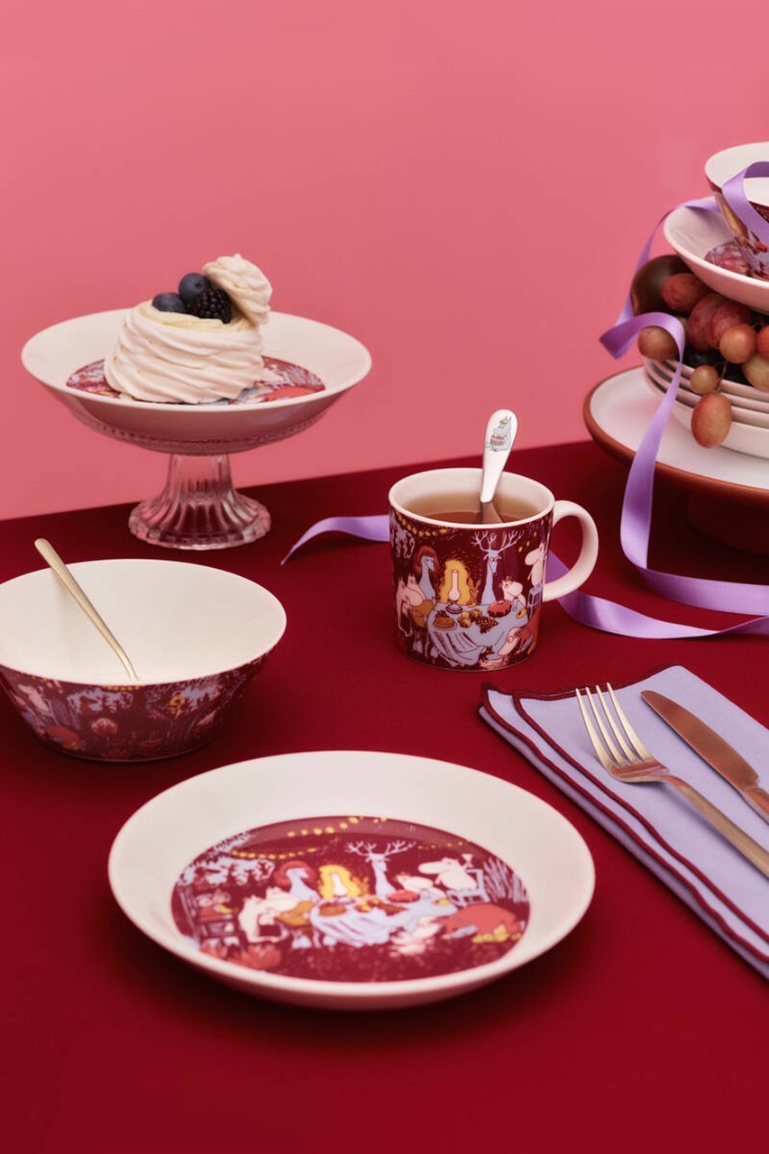 【ムーミン バイ アラビア/MOOMIN by ARABIA / GOODS】のムーミン フェスティブ モーメント プレート 19cm 人気、トレンドファッション・服の通販 founy(ファニー) 　ギフト プレゼント　Gift / Present　コレクション　Collection, Seasonal Line　テーブル　Table, Dining Table　プレート　Plate, Dish　年末年始　Year-end and New Year Holidays　ホーム・キャンプ・アウトドア・お取り寄せ　Home Living / Home & Lifestyle / Camping Gear / Outdoor Camping　キッチン・ダイニング　Kitchen & Dining Essentials. Stylish & Functional Tableware　キッチン家電・キッチン用品　Kitchen Appliances & Tools　other-3|ID: prp329100004760549 ipo3291000000035478425