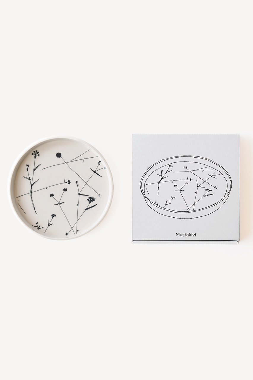 【ムスタキビ/Mustakivi / GOODS】のMICHIKUSA プレート 丸皿18cm 人気、トレンドファッション・服の通販 founy(ファニー) おすすめ Recommended / Our Picks ギフト プレゼント Gift / Present シンプル Simple, Minimal テーブル Table, Dining Table フォルム Silhouette, Form プレート Plate, Dish 新作・新入荷 New Arrivals / New In 皿 Plate, Dish ホーム・キャンプ・アウトドア・お取り寄せ Home Living / Home & Lifestyle / Camping Gear / Outdoor Camping キッチン・ダイニング Kitchen & Dining Essentials. Stylish & Functional Tableware キッチン家電・キッチン用品 Kitchen Appliances & Tools other-3|ID: prp329100004760567 ipo3291000000034451666