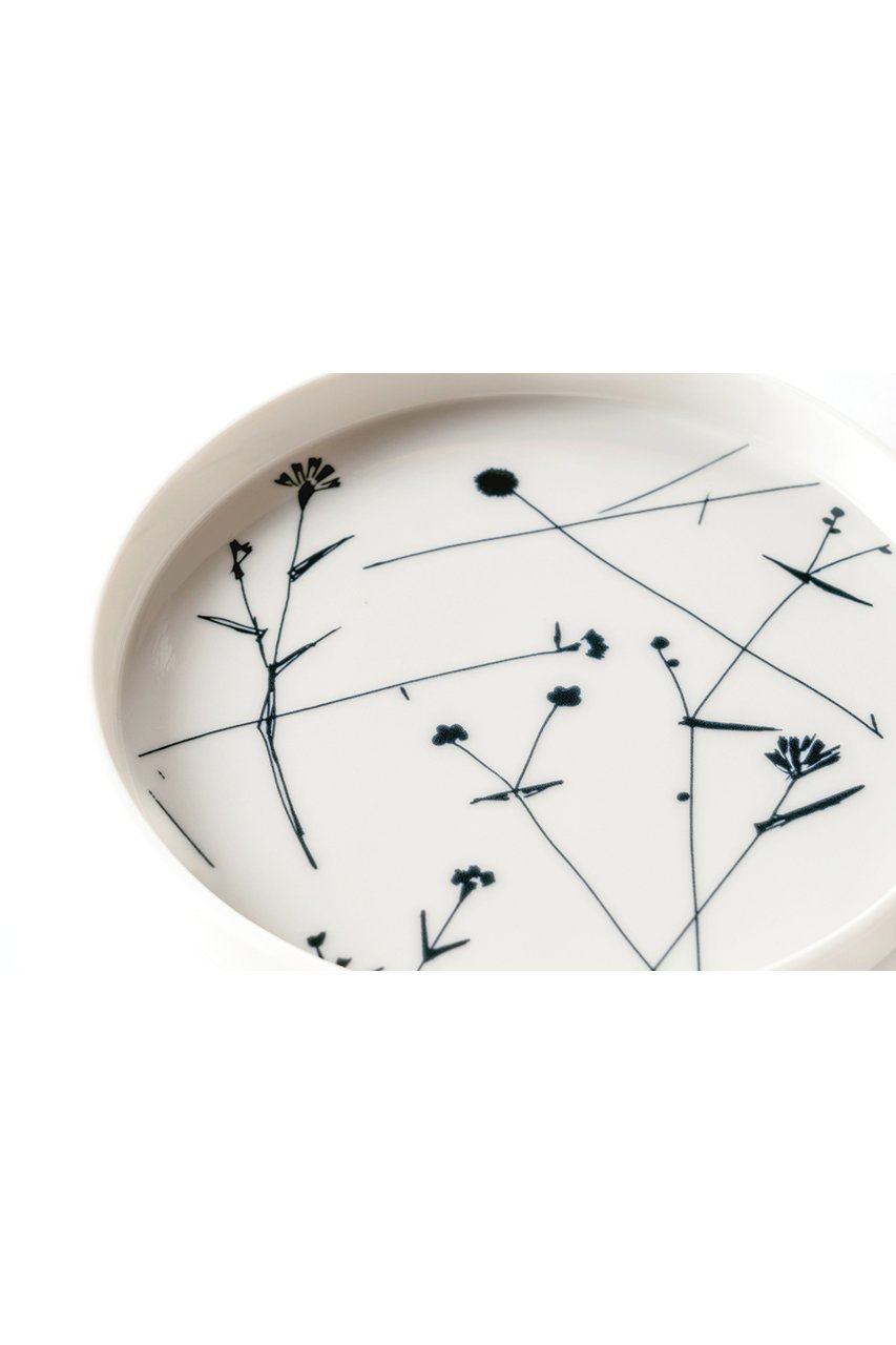 【ムスタキビ/Mustakivi / GOODS】のMICHIKUSA プレート 丸皿18cm 人気、トレンドファッション・服の通販 founy(ファニー) おすすめ Recommended / Our Picks ギフト プレゼント Gift / Present シンプル Simple, Minimal テーブル Table, Dining Table フォルム Silhouette, Form プレート Plate, Dish 新作・新入荷 New Arrivals / New In 皿 Plate, Dish ホーム・キャンプ・アウトドア・お取り寄せ Home Living / Home & Lifestyle / Camping Gear / Outdoor Camping キッチン・ダイニング Kitchen & Dining Essentials. Stylish & Functional Tableware キッチン家電・キッチン用品 Kitchen Appliances & Tools other-5|ID: prp329100004760567 ipo3291000000034451670