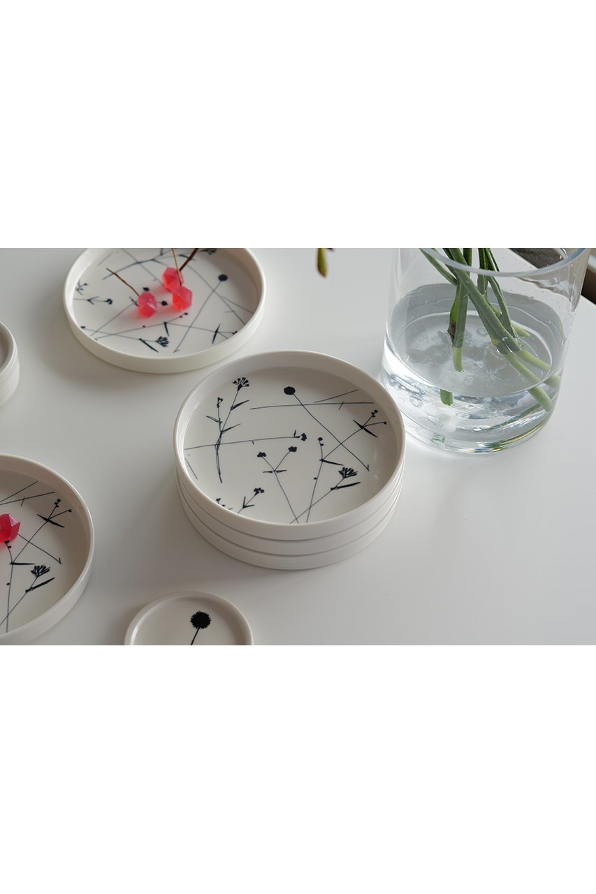 【ムスタキビ/Mustakivi / GOODS】のMICHIKUSA プレート 丸皿18cm 人気、トレンドファッション・服の通販 founy(ファニー) おすすめ Recommended / Our Picks ギフト プレゼント Gift / Present シンプル Simple, Minimal テーブル Table, Dining Table フォルム Silhouette, Form プレート Plate, Dish 新作・新入荷 New Arrivals / New In 皿 Plate, Dish ホーム・キャンプ・アウトドア・お取り寄せ Home Living / Home & Lifestyle / Camping Gear / Outdoor Camping キッチン・ダイニング Kitchen & Dining Essentials. Stylish & Functional Tableware キッチン家電・キッチン用品 Kitchen Appliances & Tools other-6|ID: prp329100004760567 ipo3291000000034451672