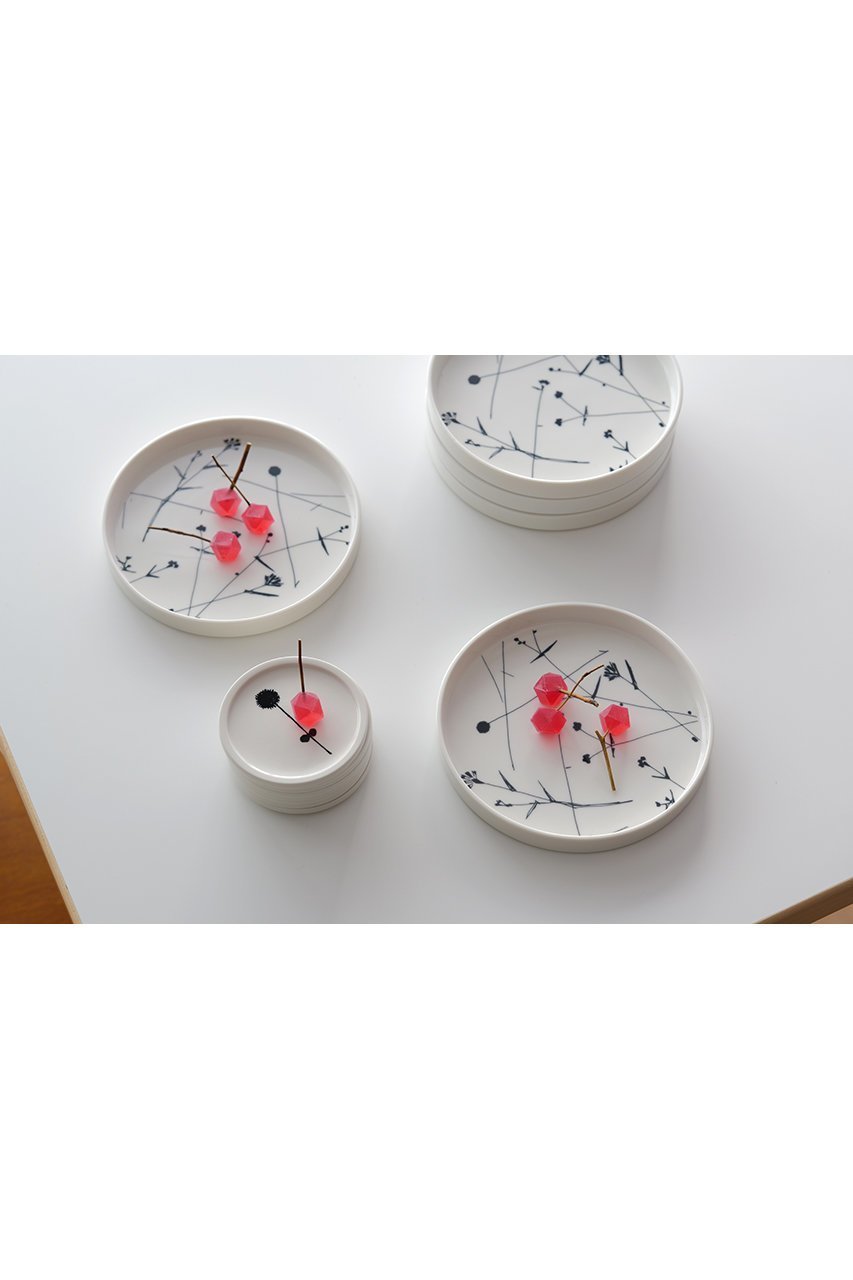 【ムスタキビ/Mustakivi / GOODS】のMICHIKUSA プレート 丸皿18cm 人気、トレンドファッション・服の通販 founy(ファニー) おすすめ Recommended / Our Picks ギフト プレゼント Gift / Present シンプル Simple, Minimal テーブル Table, Dining Table フォルム Silhouette, Form プレート Plate, Dish 新作・新入荷 New Arrivals / New In 皿 Plate, Dish ホーム・キャンプ・アウトドア・お取り寄せ Home Living / Home & Lifestyle / Camping Gear / Outdoor Camping キッチン・ダイニング Kitchen & Dining Essentials. Stylish & Functional Tableware キッチン家電・キッチン用品 Kitchen Appliances & Tools other-7|ID: prp329100004760567 ipo3291000000034451673